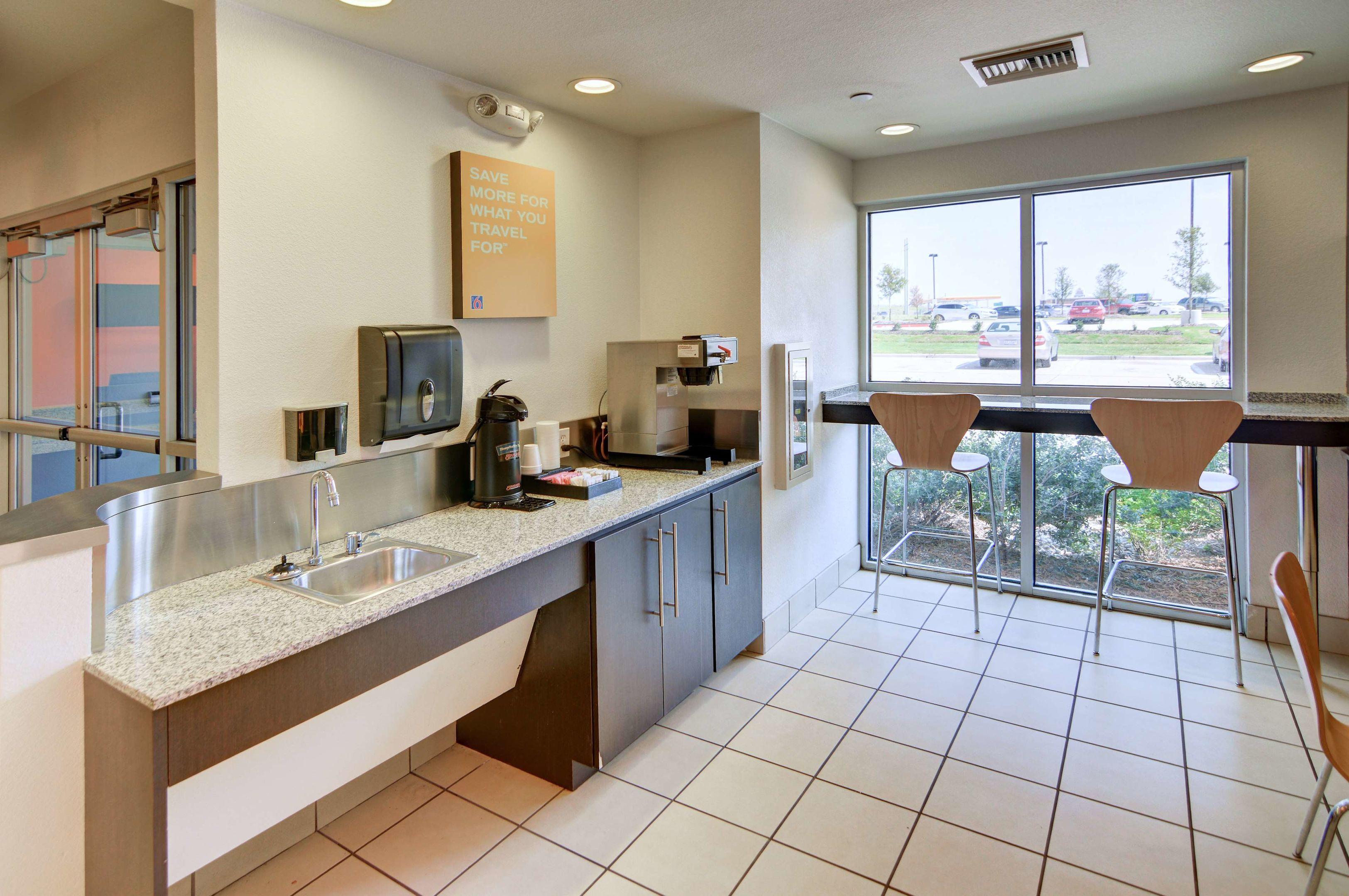 Motel 6 Ft Worth Northlake - Speedway — photo 5