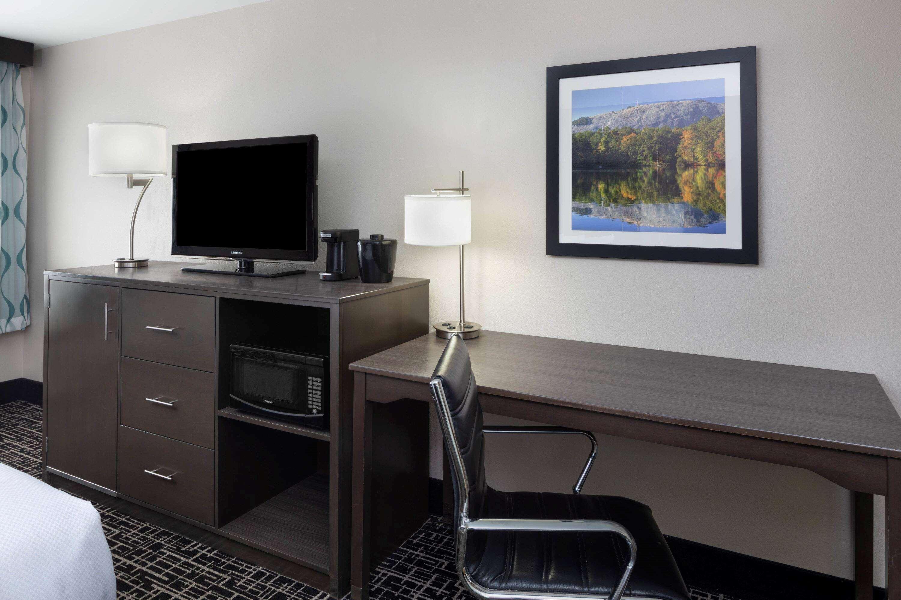 La Quinta Inn & Suites Snellville - Stone Mountain — photo 4