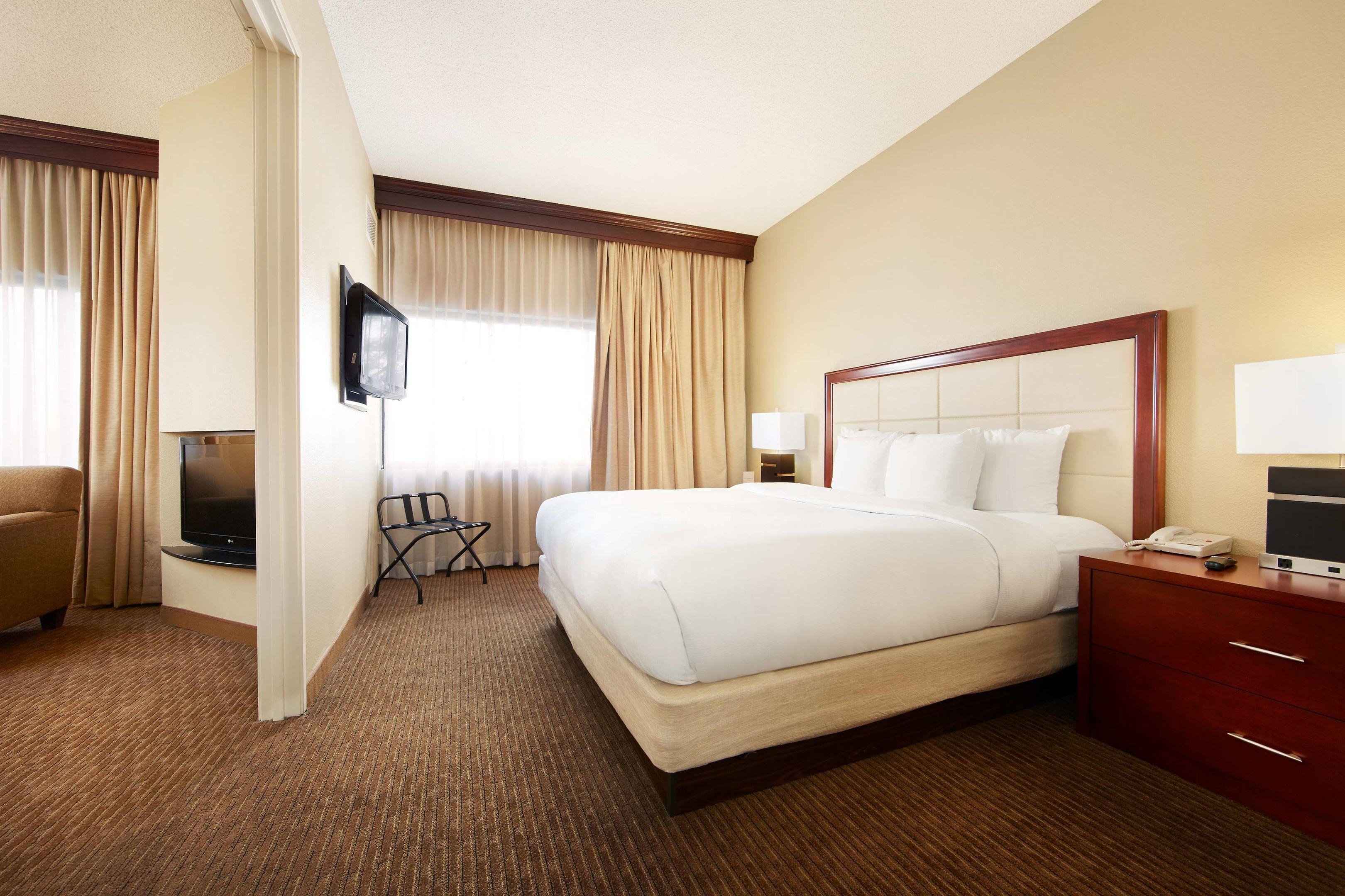 DoubleTree Suites by Hilton Hotel Cincinnati - Blue Ash — photo 4