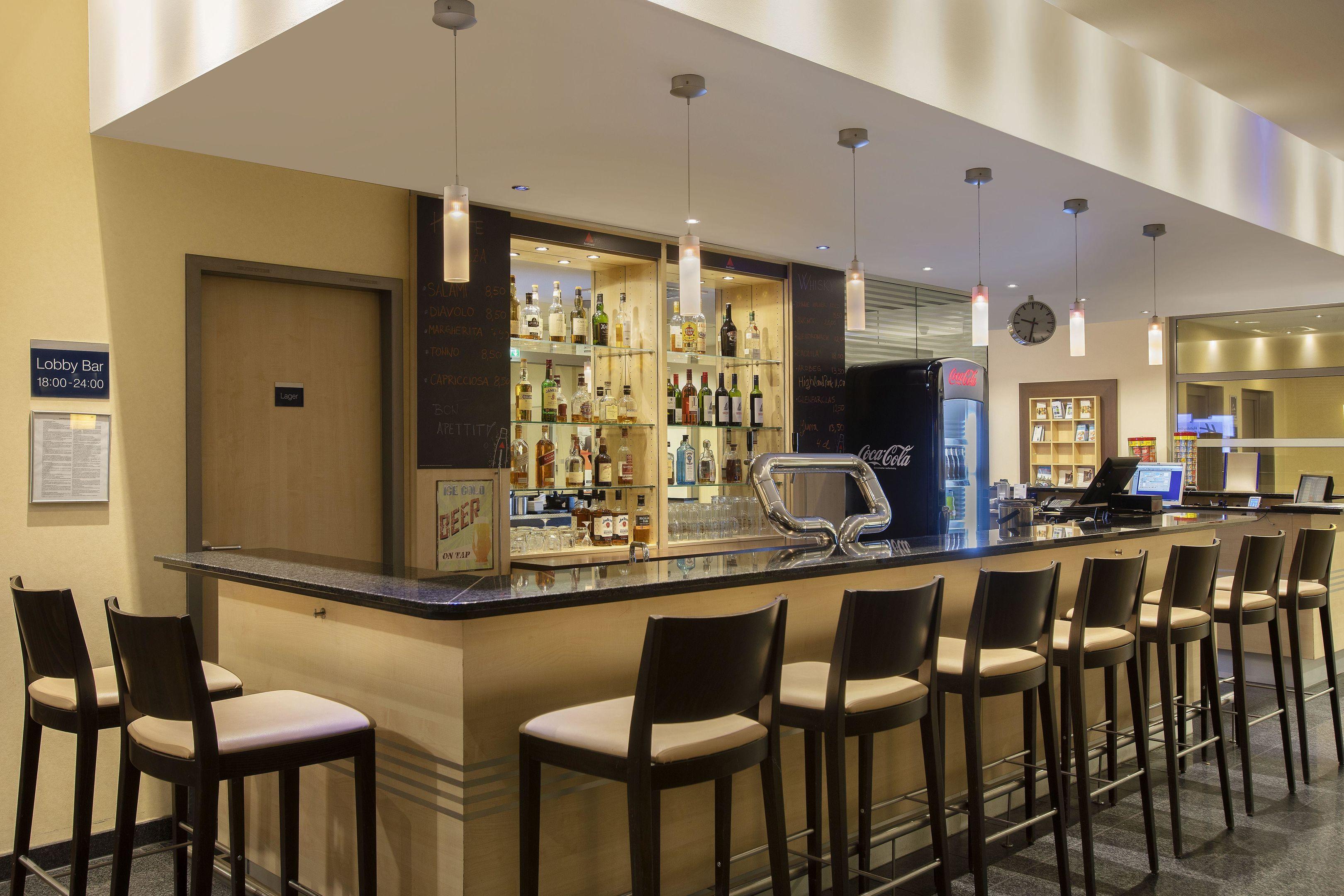 Holiday Inn Express Frankfurt Messe — photo 4