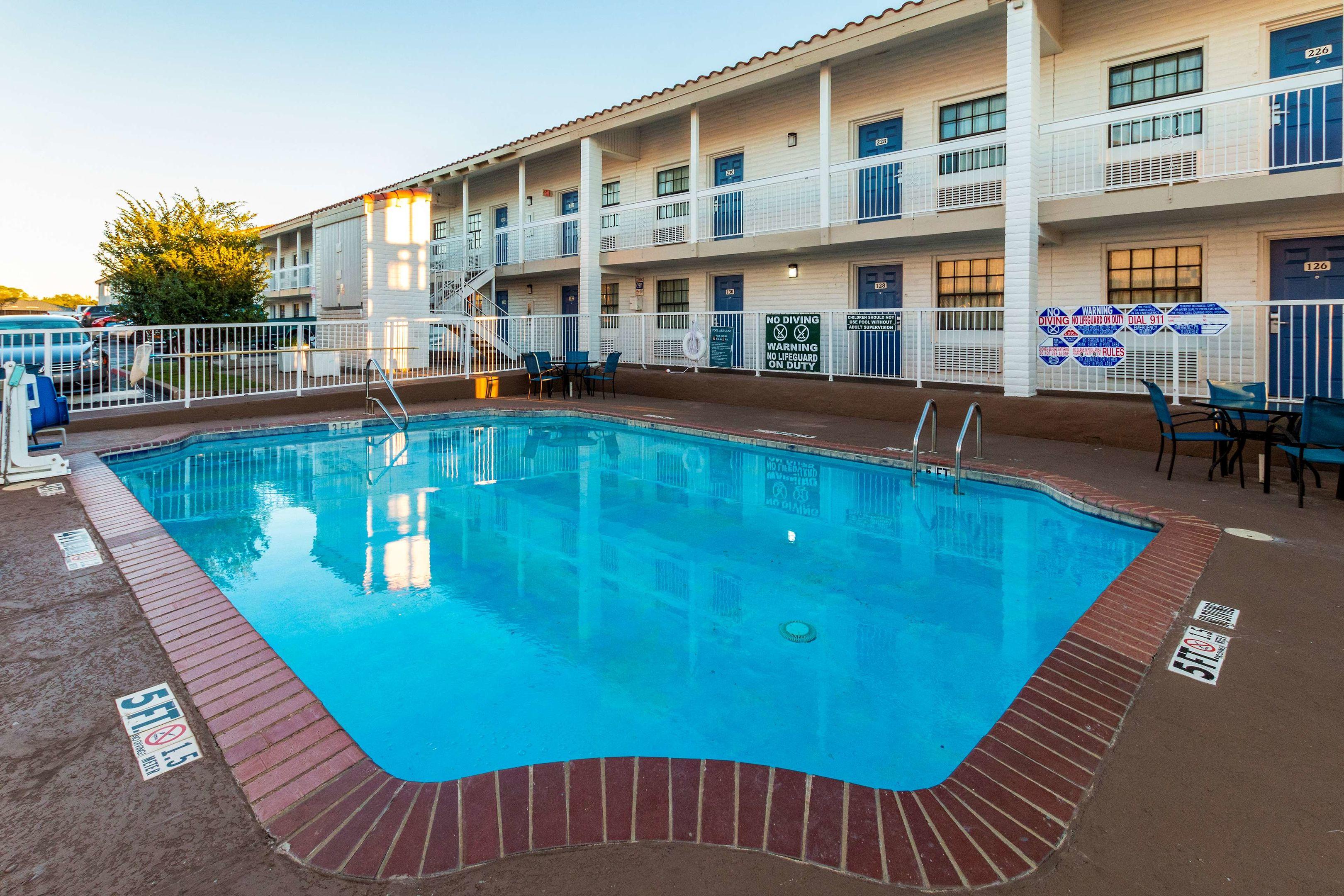 Motel 6 Euless DFW West — photo 4