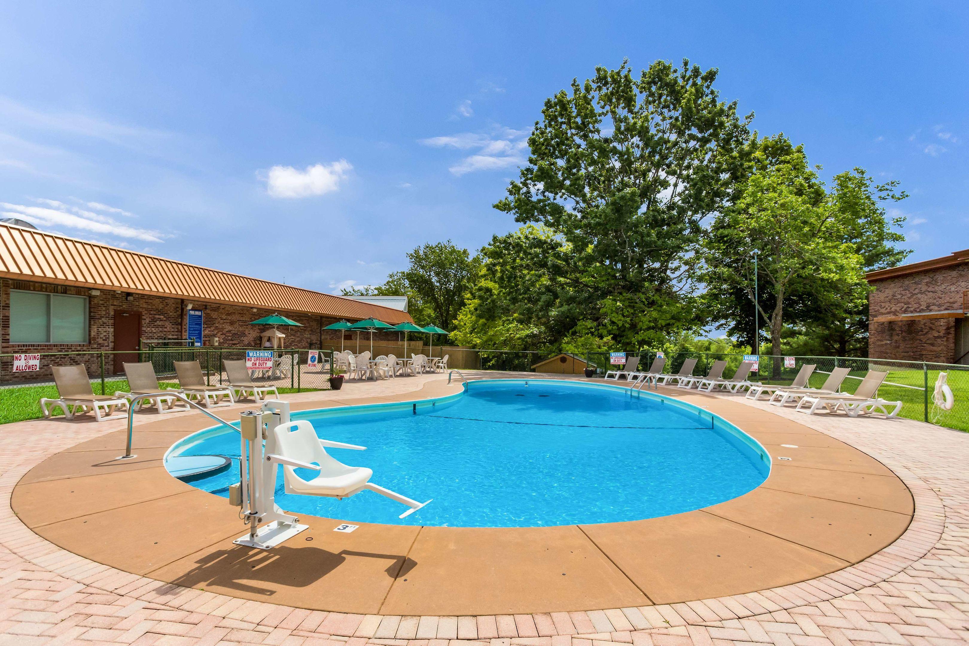 Red Lion Inn & Suites Branson — photo 3