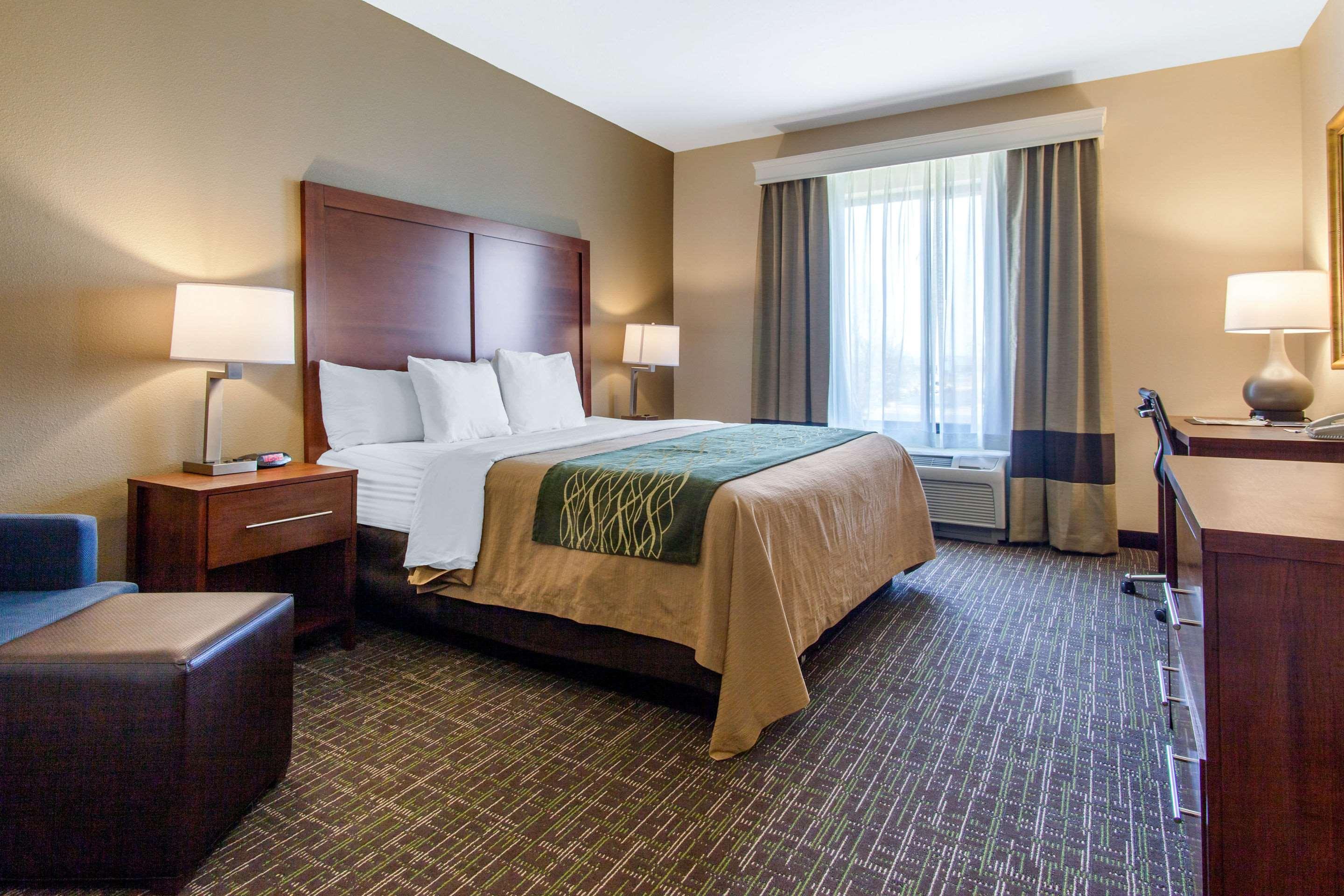 Comfort Inn & Suites — photo 4