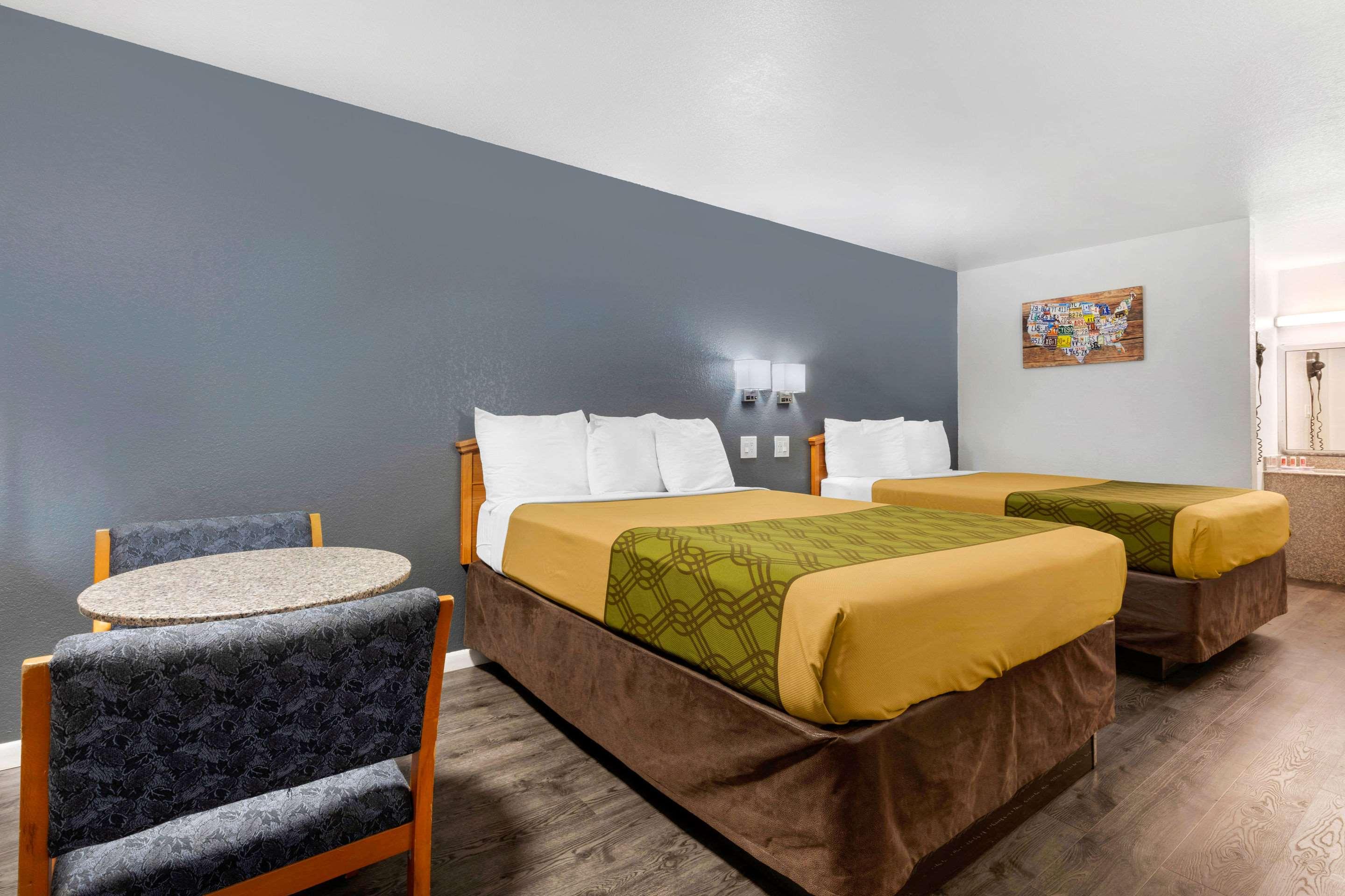 Econo Lodge — photo 4