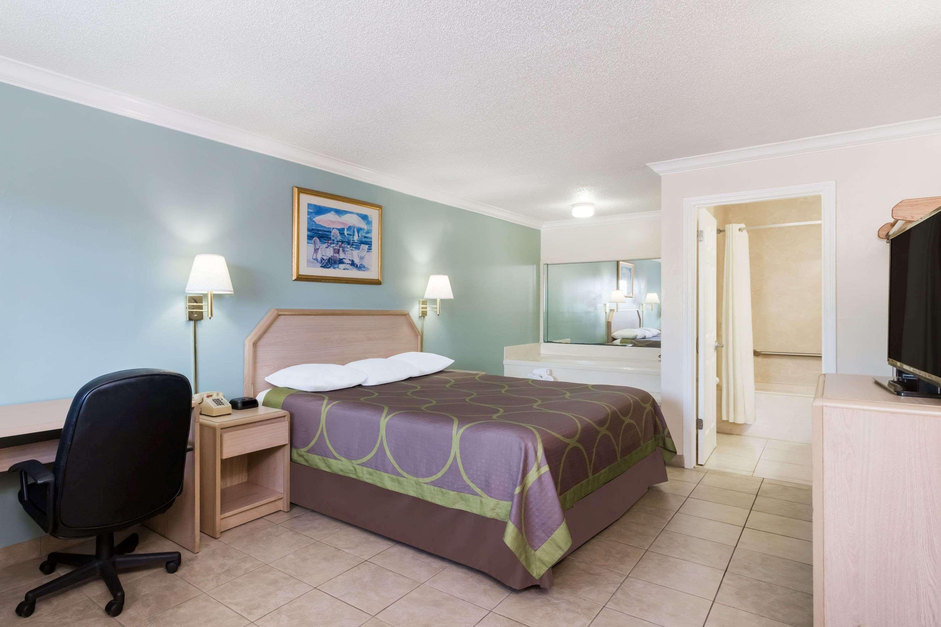 Super 8 by Wyndham Ft Walton Beach — photo 5