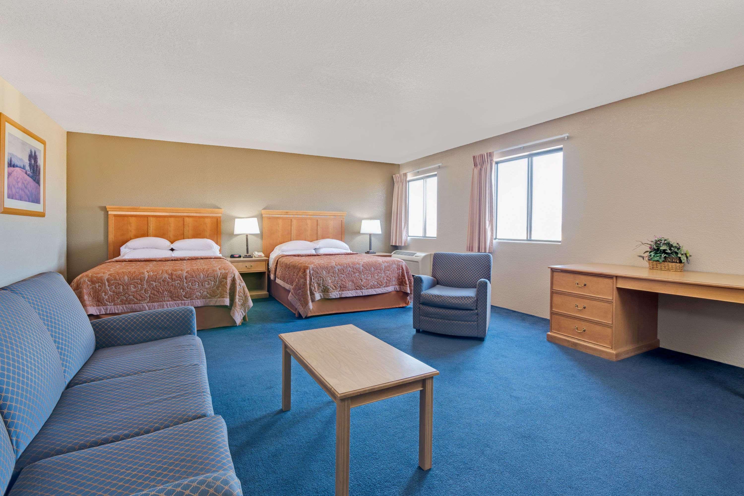 Super 8 by Wyndham Spokane/West — photo 4