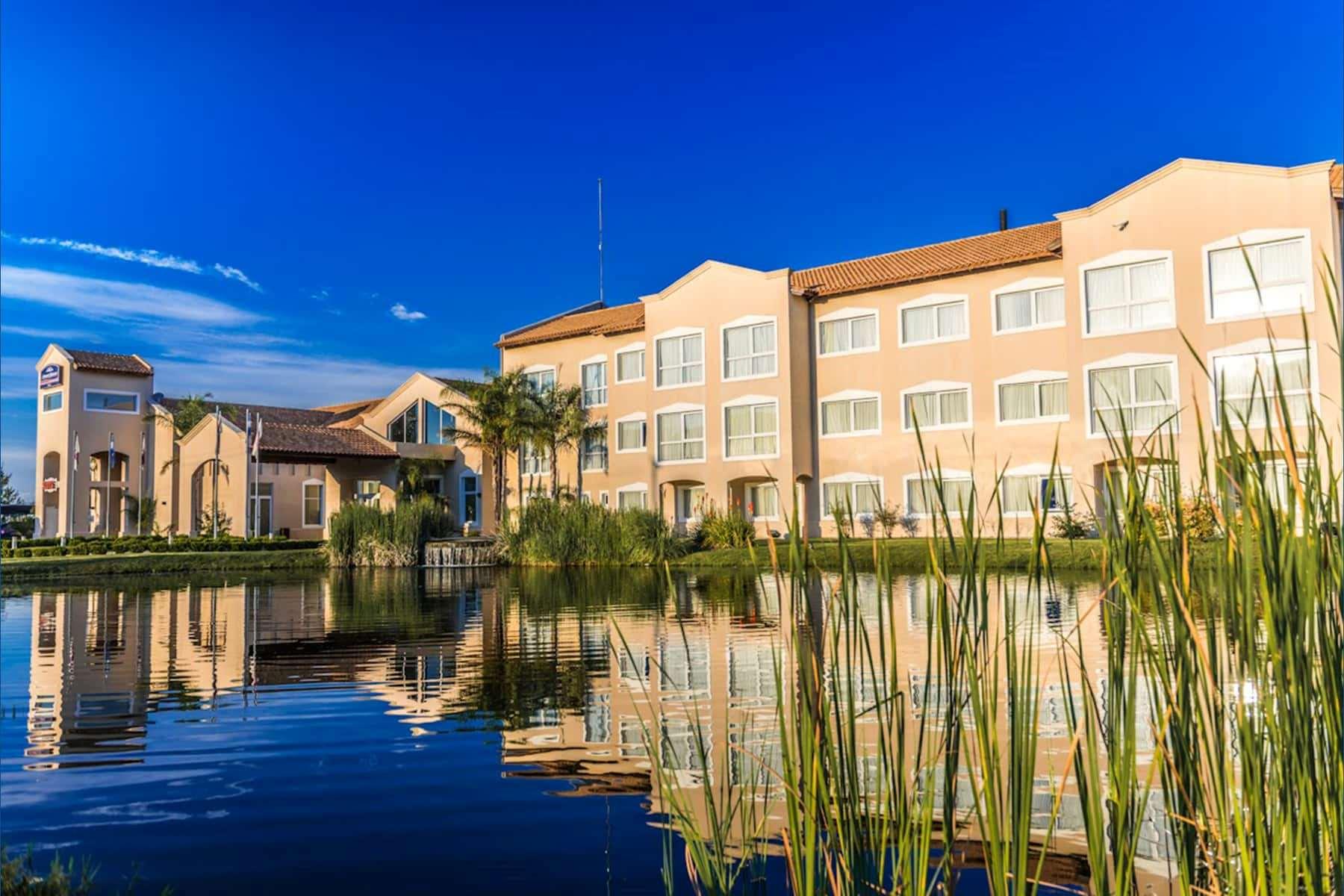 Howard Johnson Plaza Hotel Spa & Convention Center Merlo — photo 5