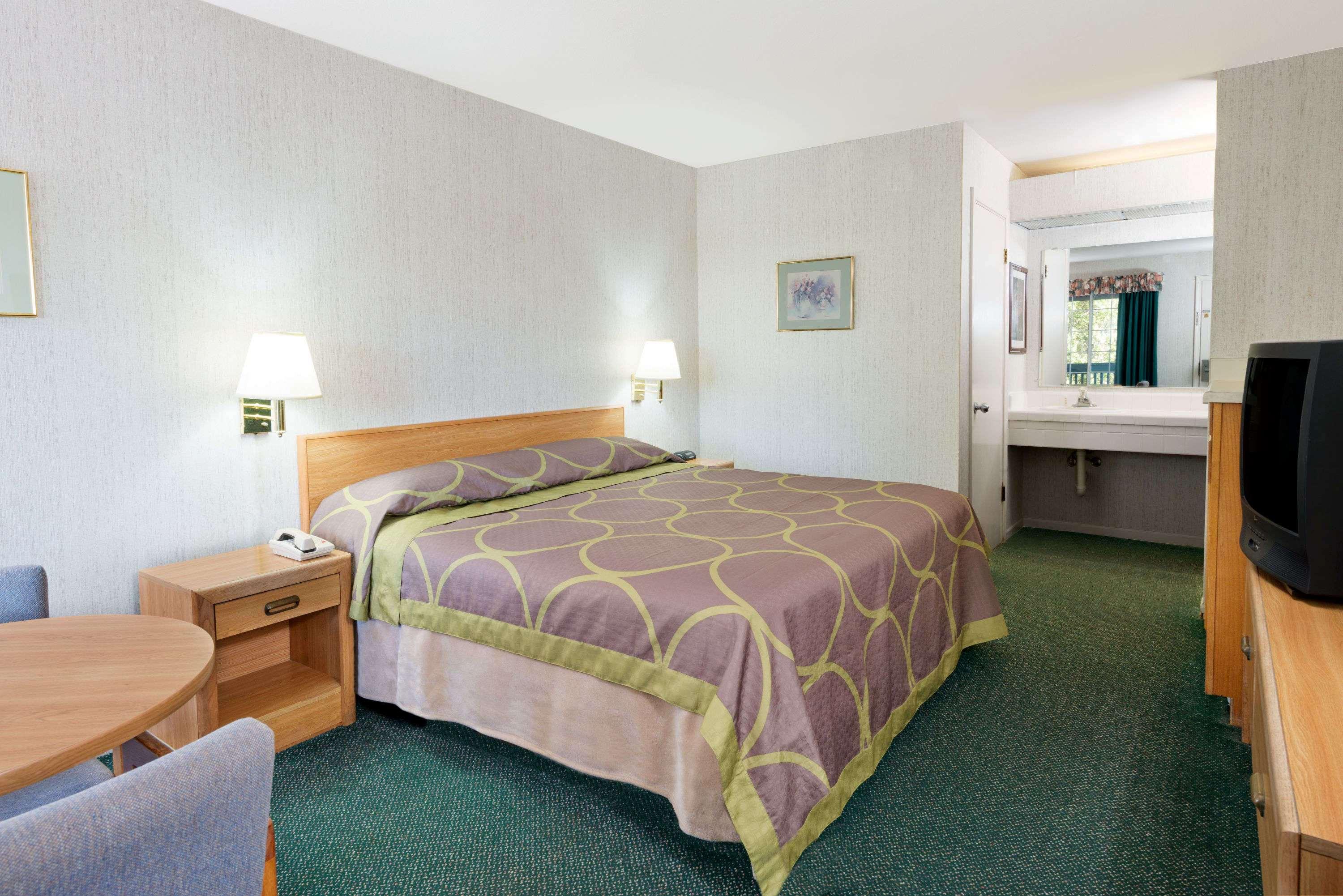 Super 8 by Wyndham Auburn — photo 4