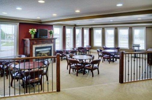 Lakeview Inn & Suites Edson Airport West — photo 5