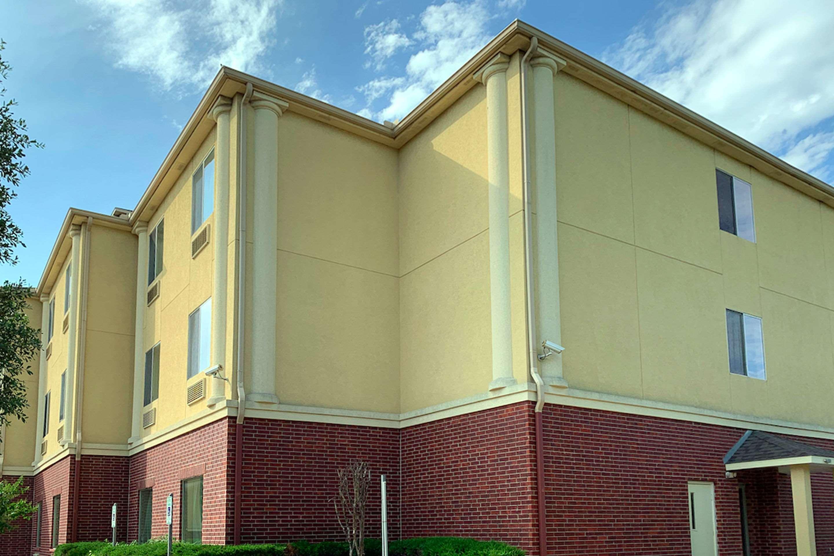 Comfort Suites Texas Ave. — photo 5