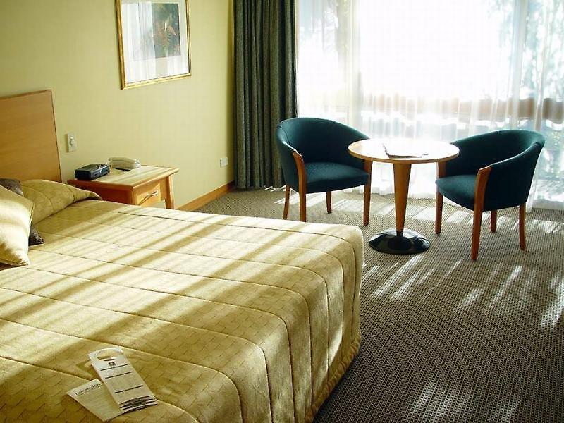 Commodore Airport Hotel — photo 4