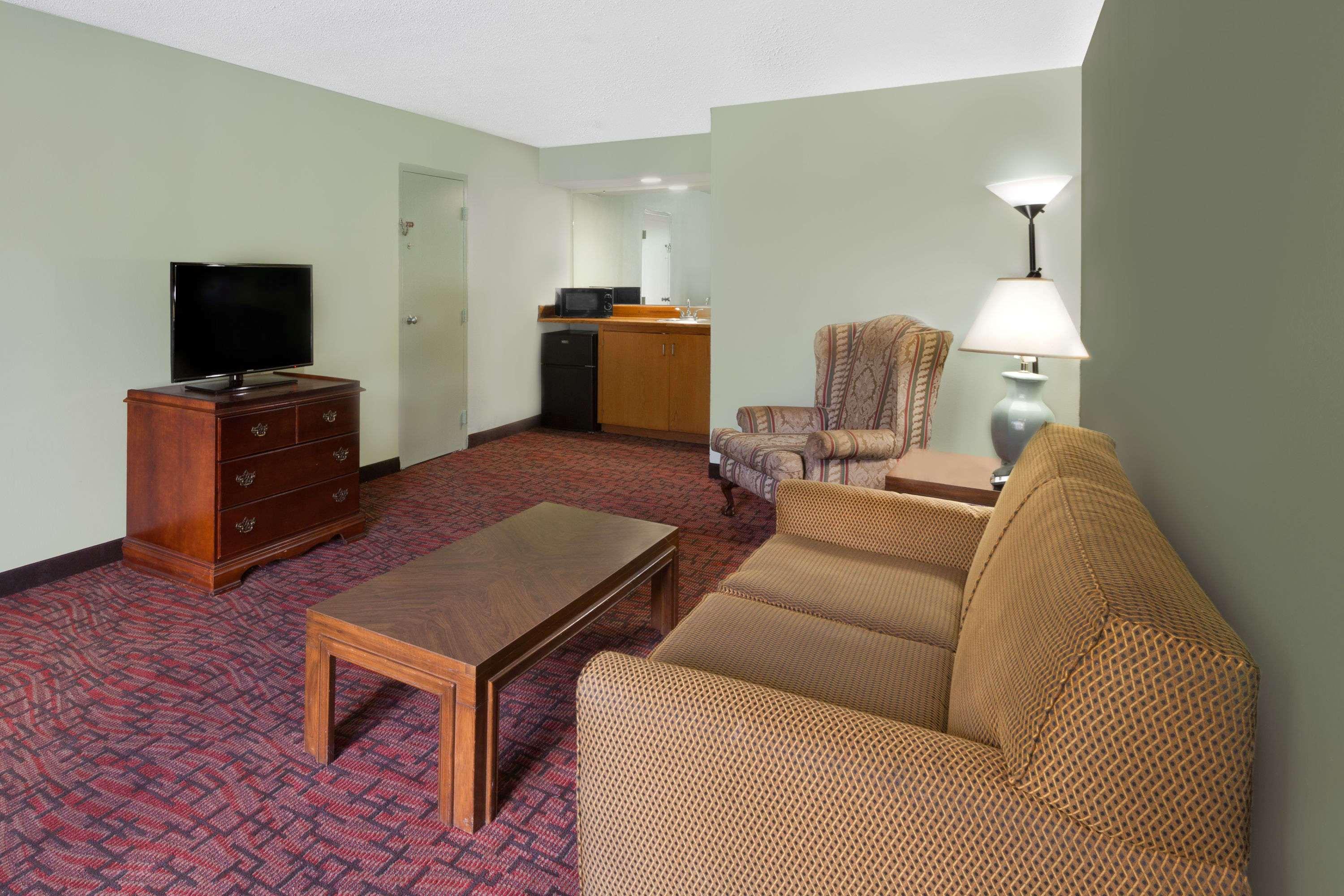 Days Inn McComb — photo 5