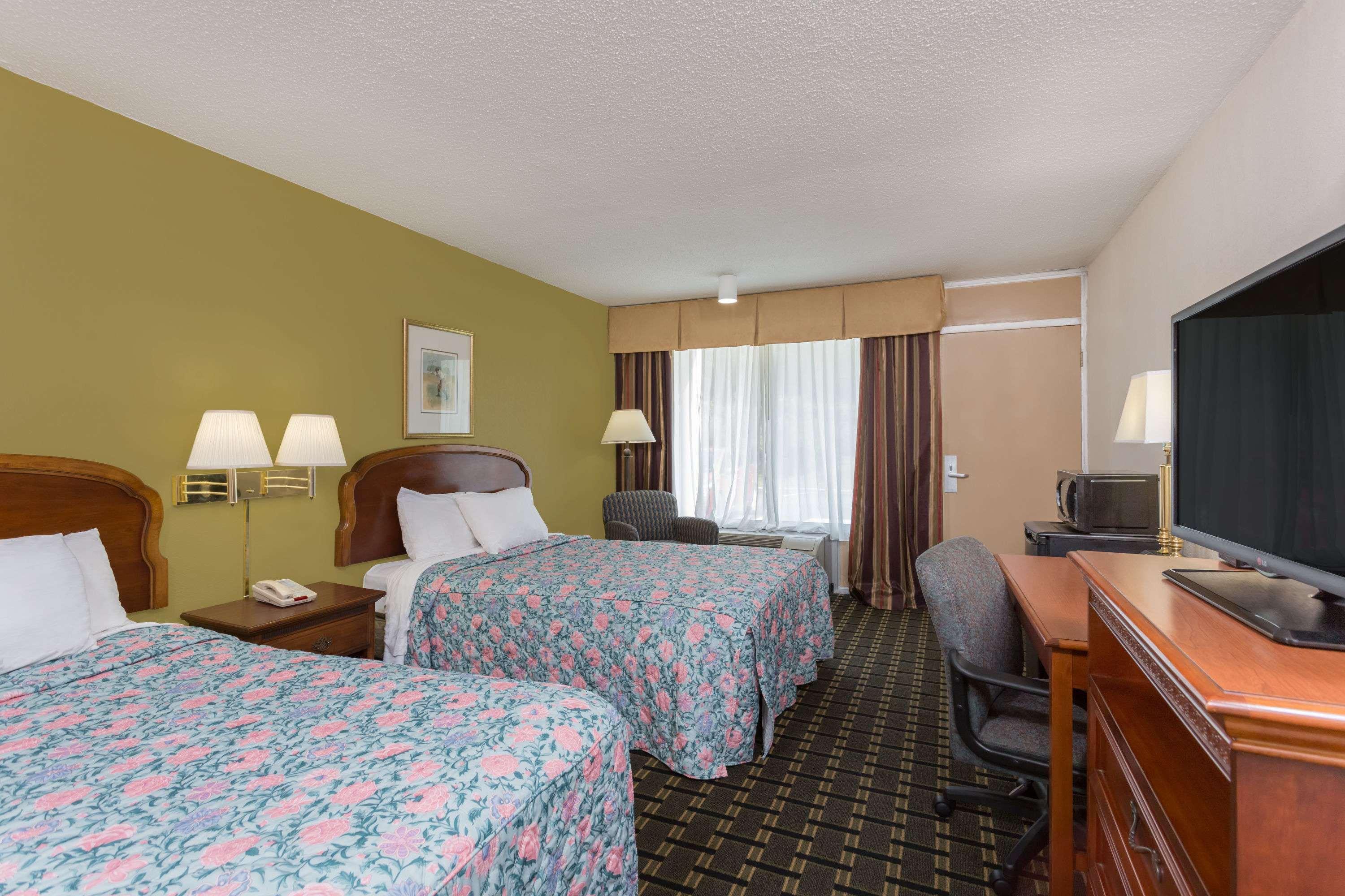 Days Inn & Conf Center by Wyndham Southern Pines Pinehurst — photo 4