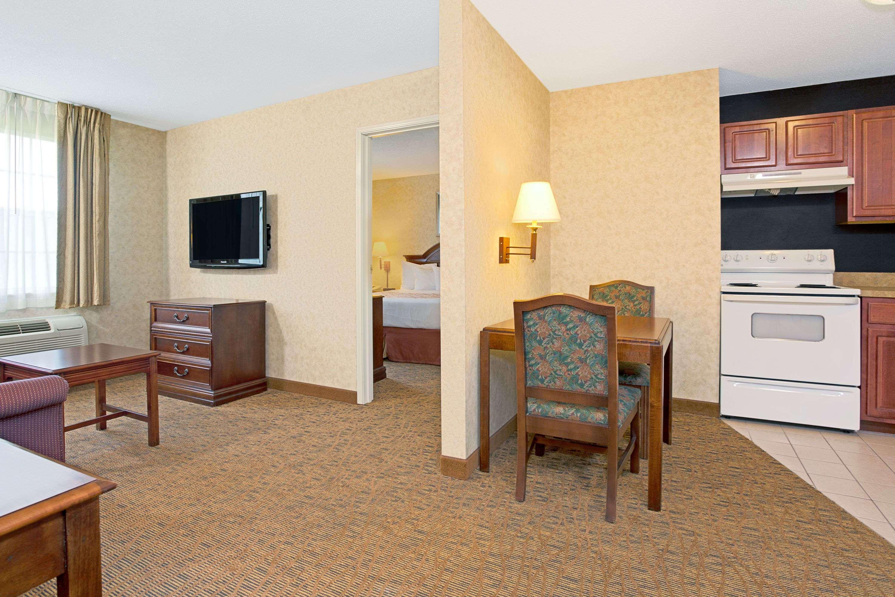 Hawthorn Suites by Wyndham Cincinnati — photo 4