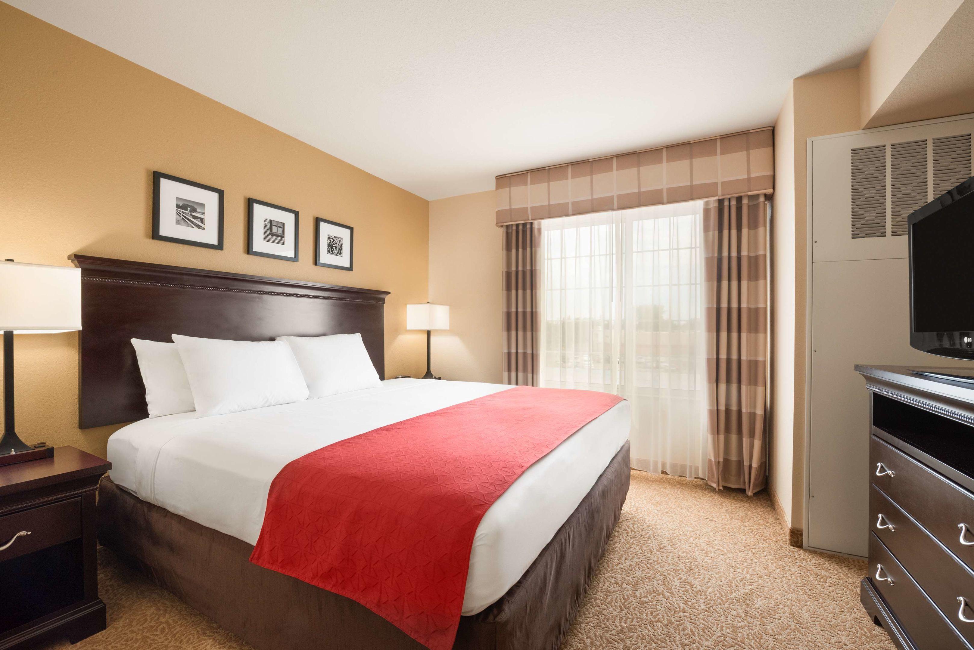 Country Inn & Suites by Radisson, Minot, ND — photo 5