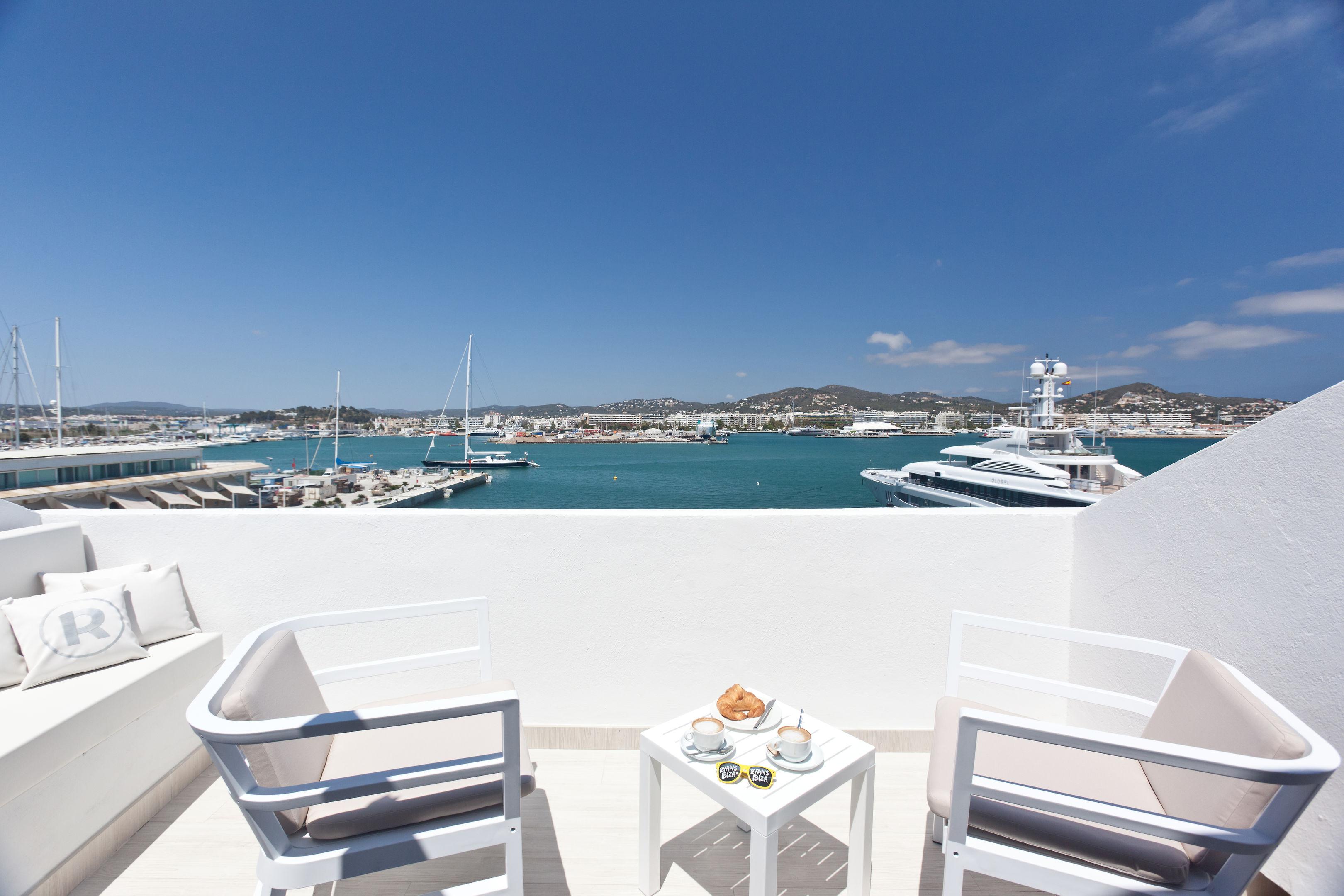 Ryans La Marina — photo 5