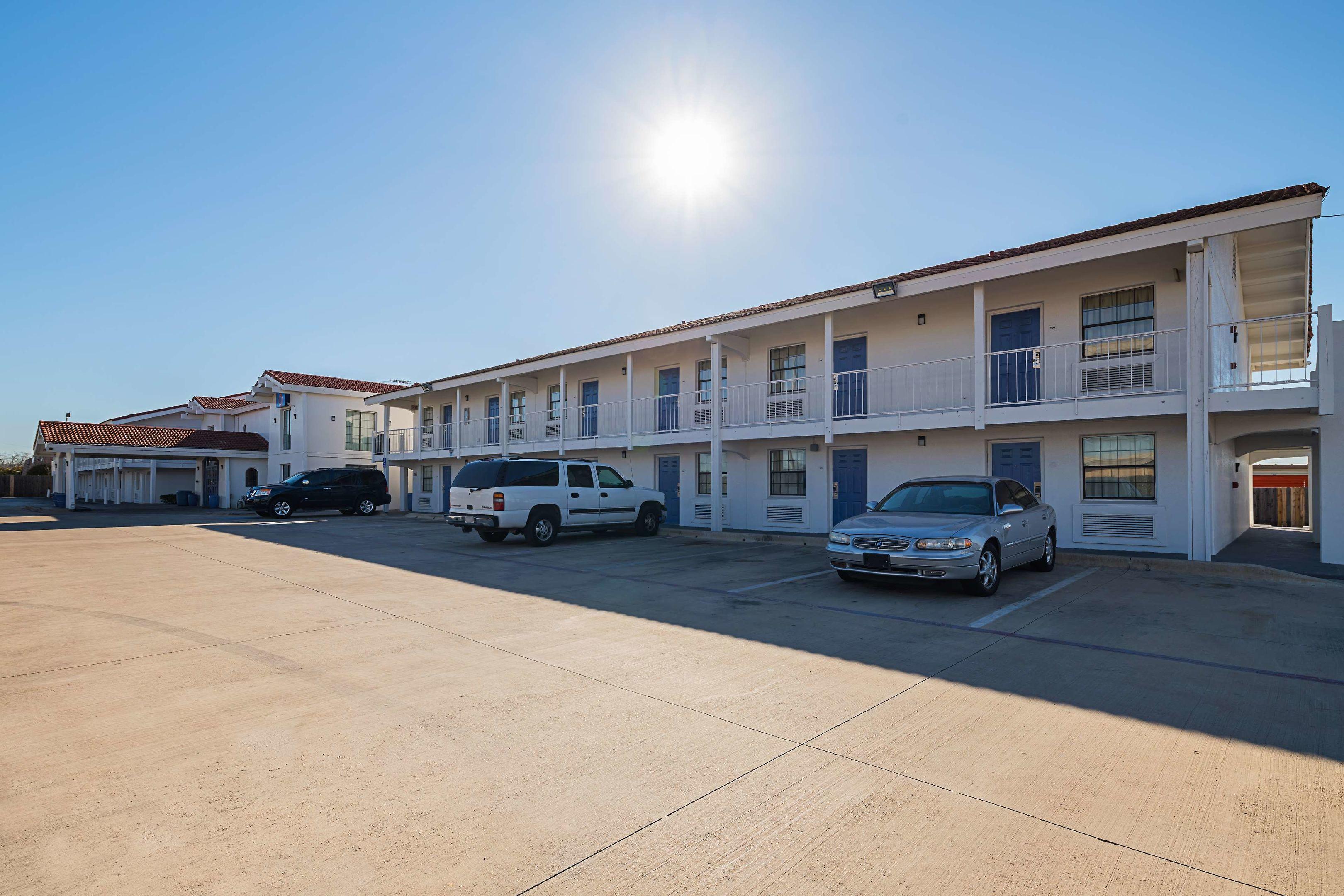 Motel 6 Grand Prairie - Interstate 30 — photo 4