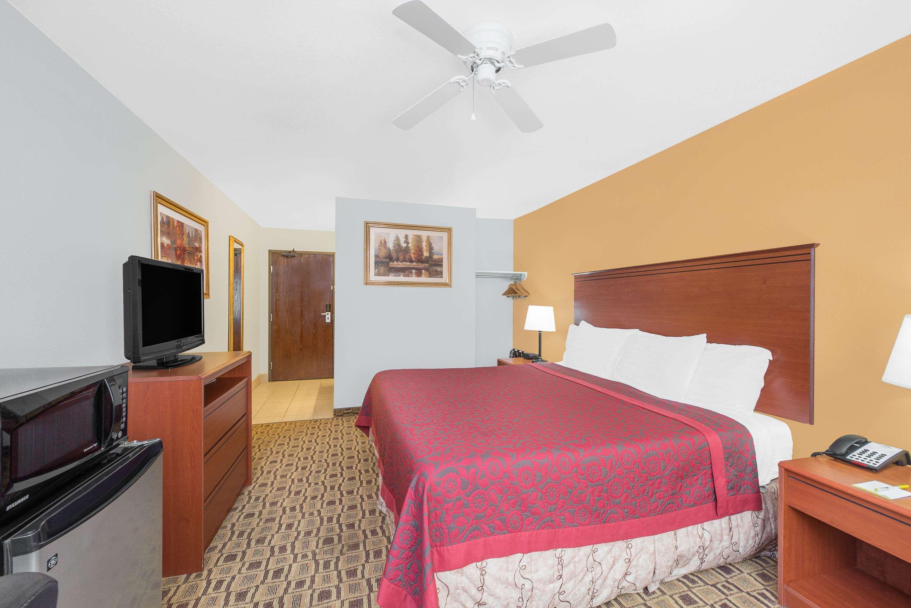 Days Inn by Wyndham Lamar — photo 4