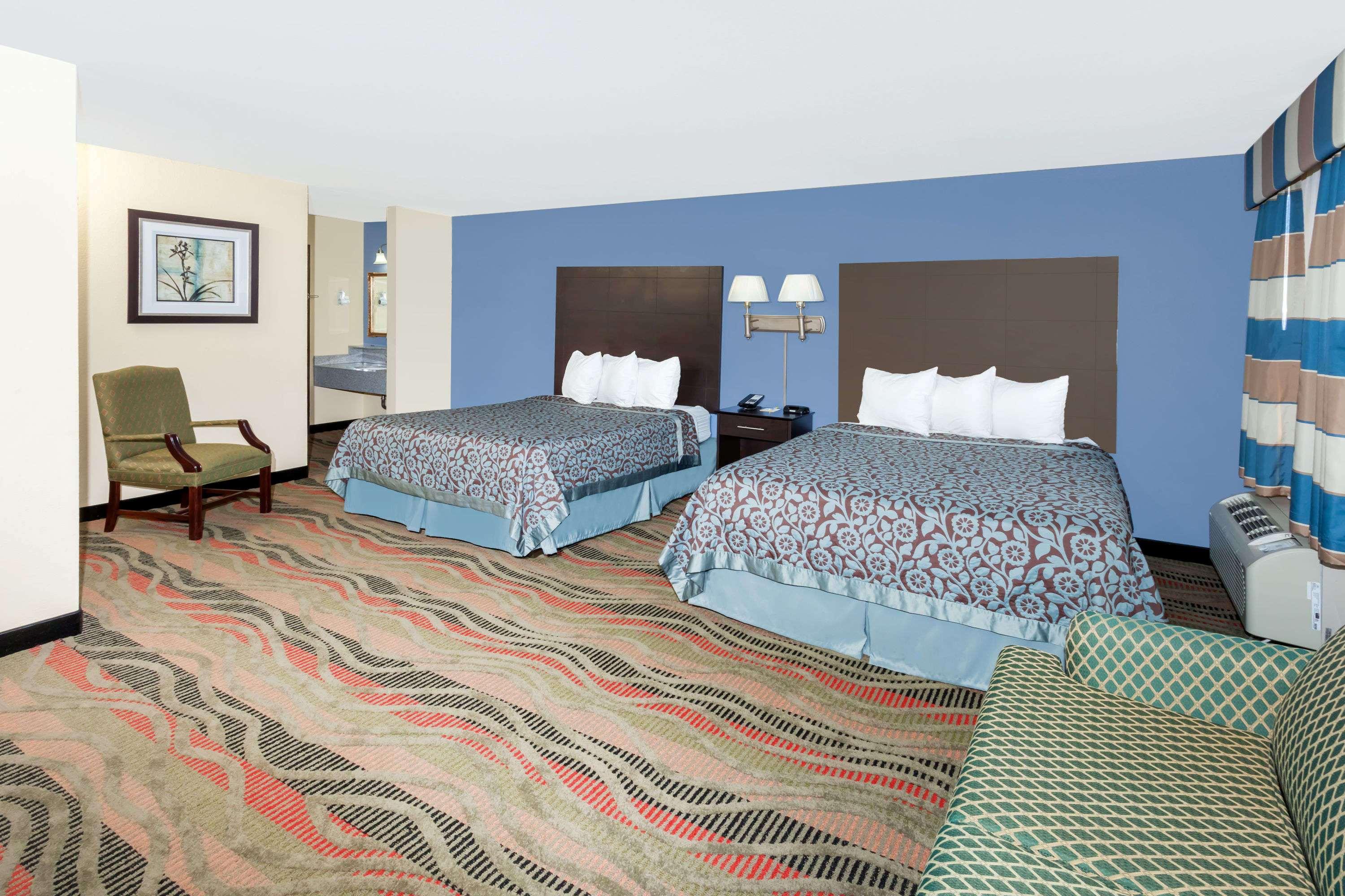 Days Inn by Wyndham Springfield — photo 4