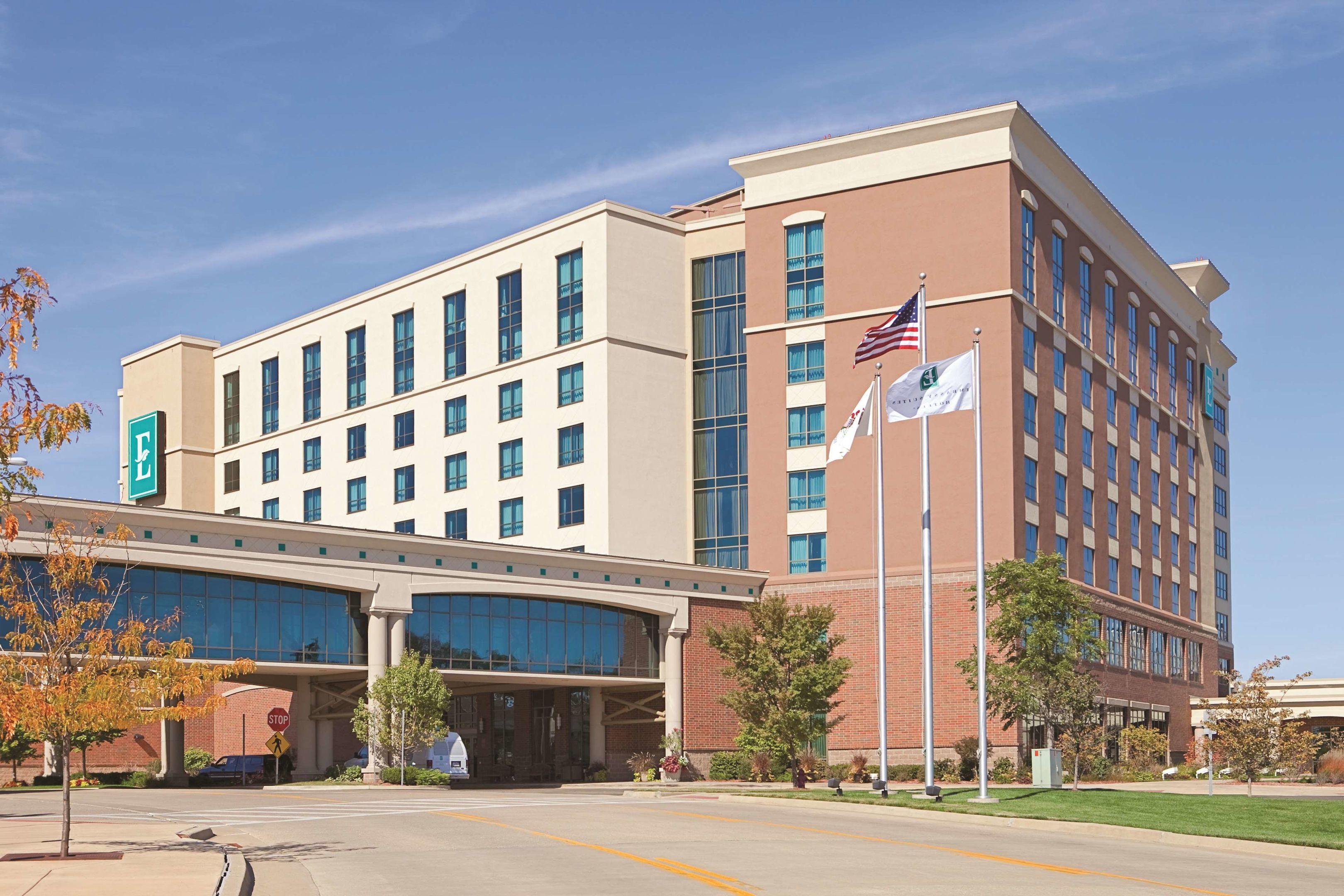 Embassy Suites East Peoria Hotel & Riverfront Conference Center — photo 3