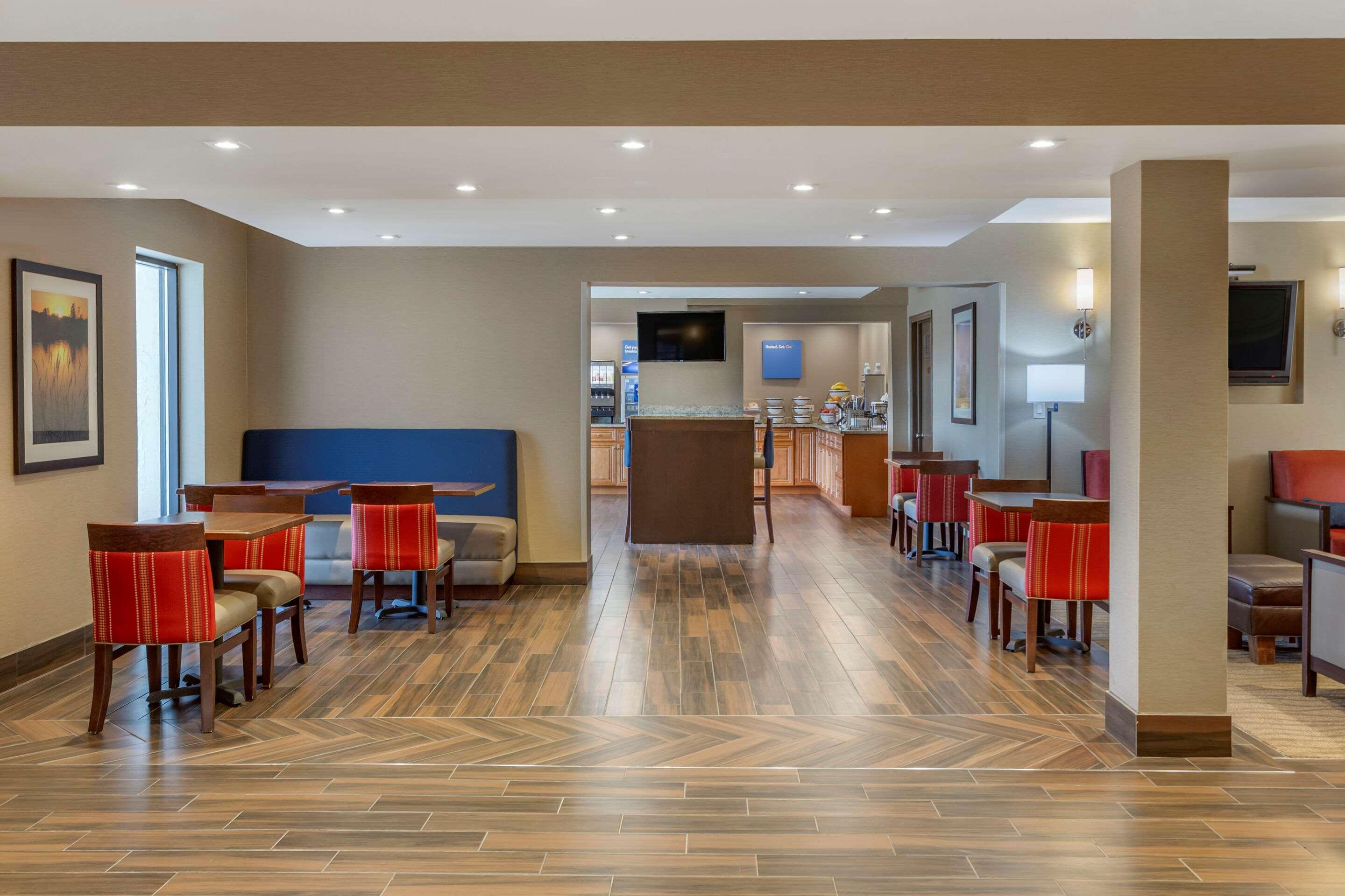 Comfort Inn & Suites Rochelle — photo 4