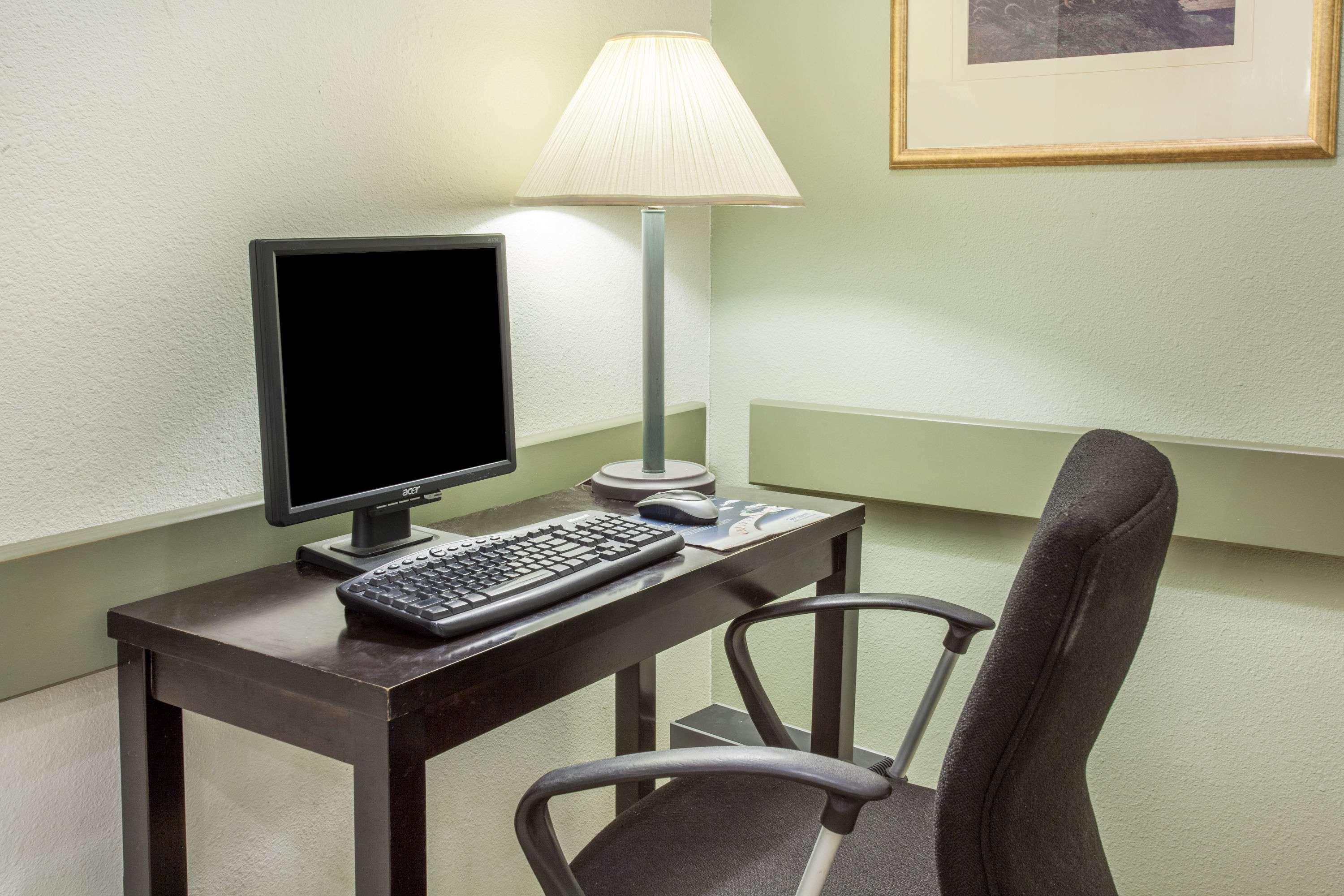 Super 8 by Wyndham Truro NS — photo 4
