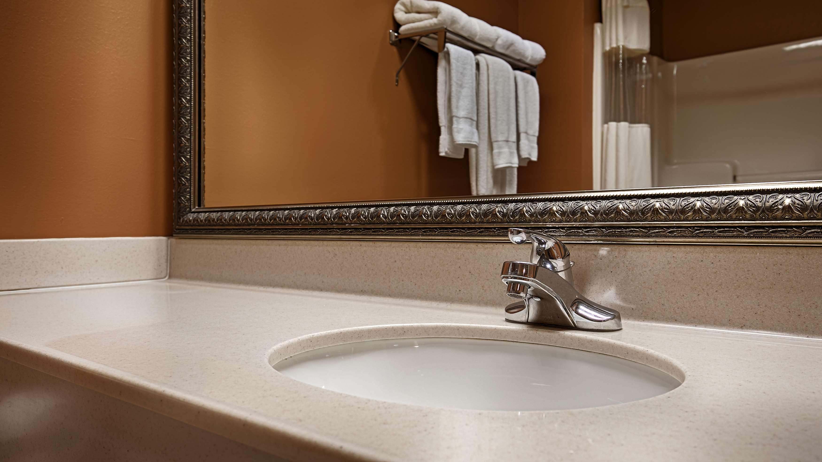 Best Western Plus Madison Inn — photo 5