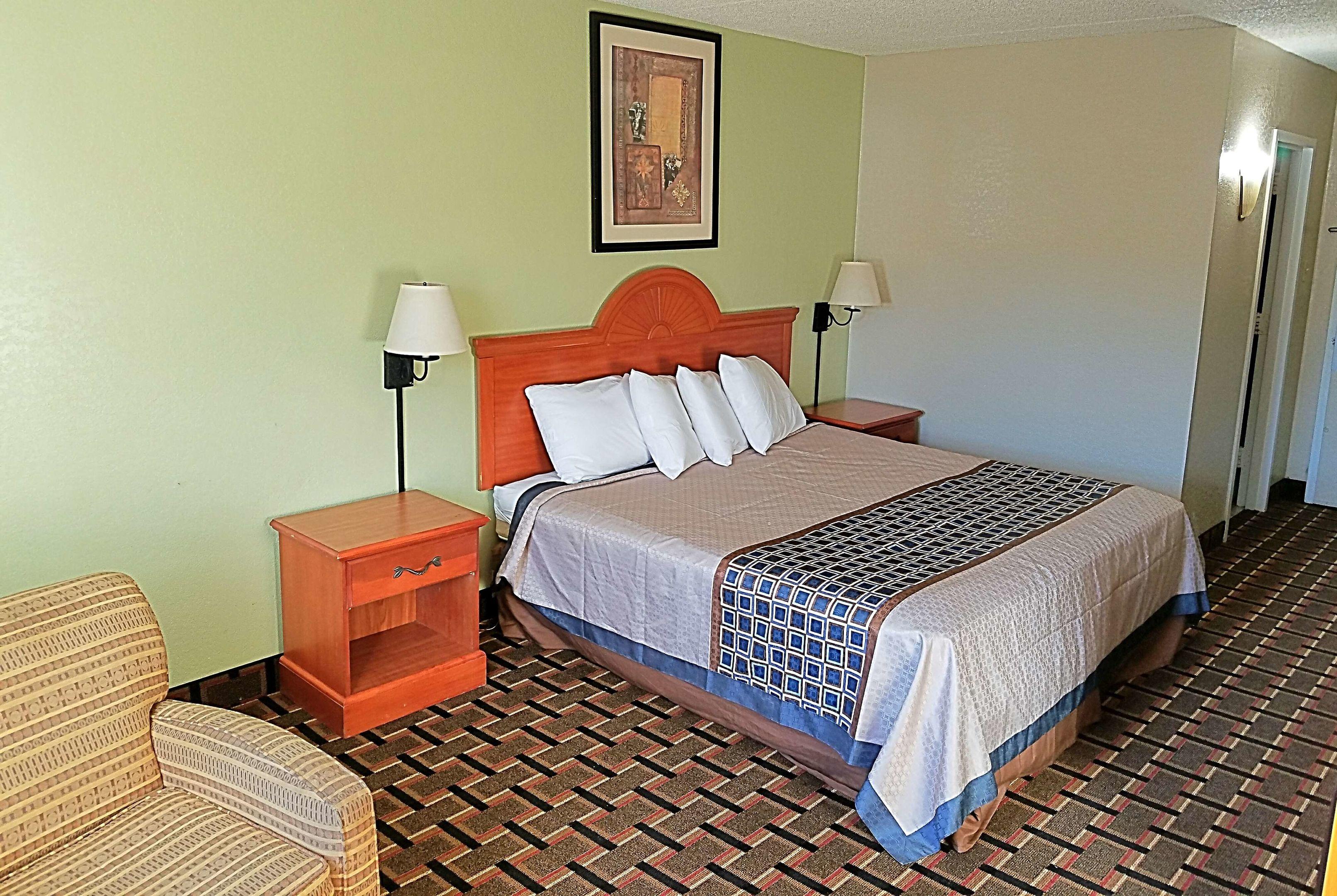 Knights Inn Richmond at W Broad St — photo 4