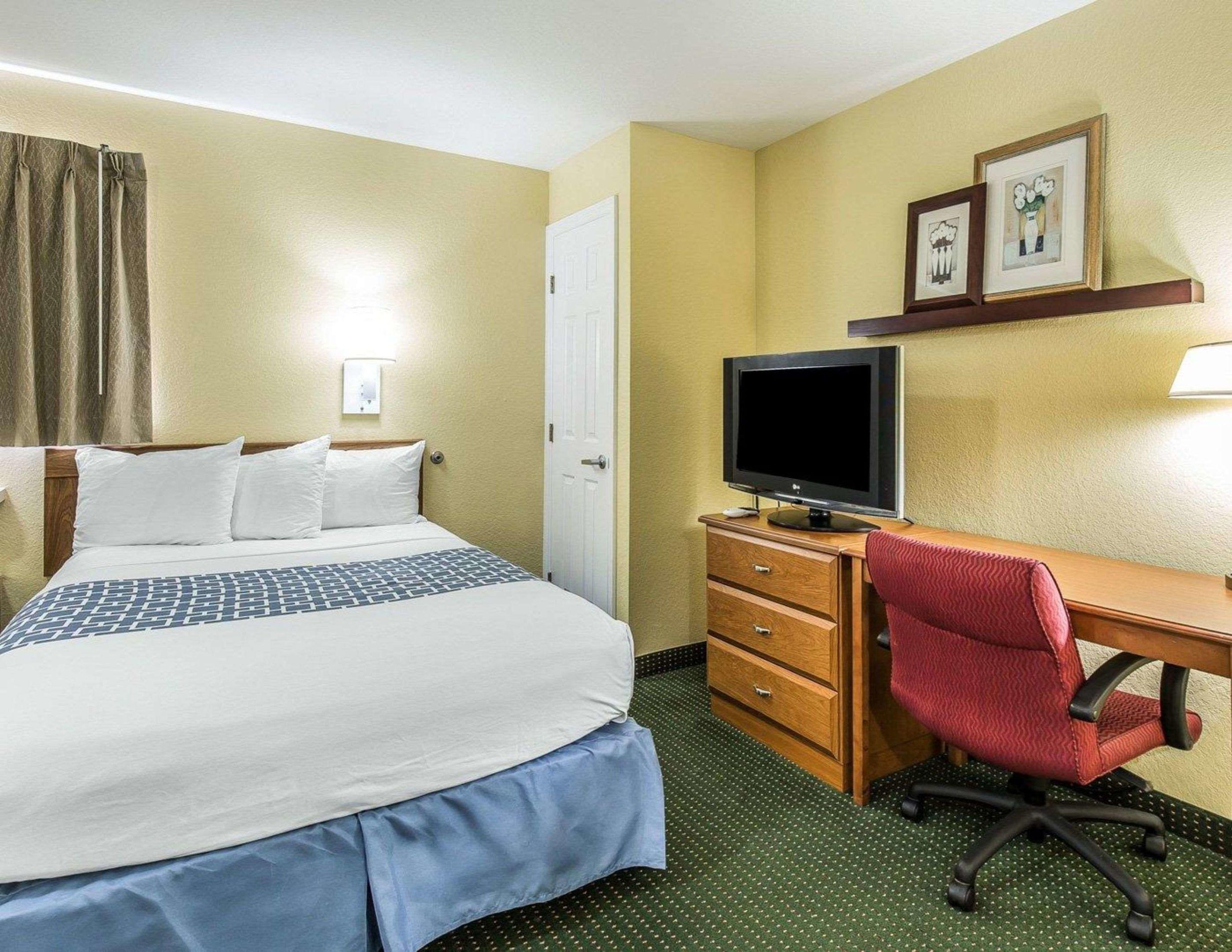 Suburban Extended Stay Fort Myers — photo 5