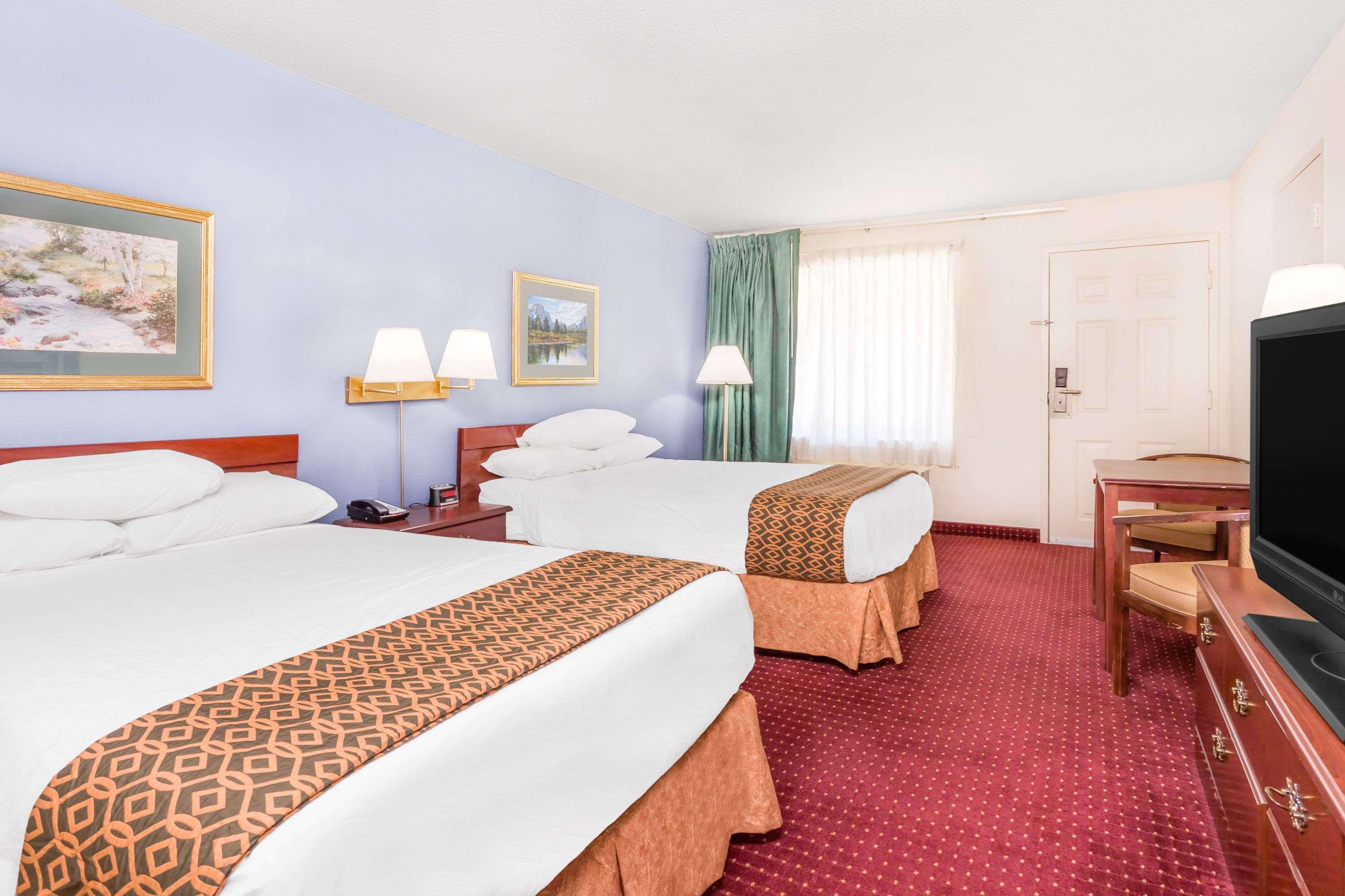 Days Inn by Wyndham Lavonia — photo 5