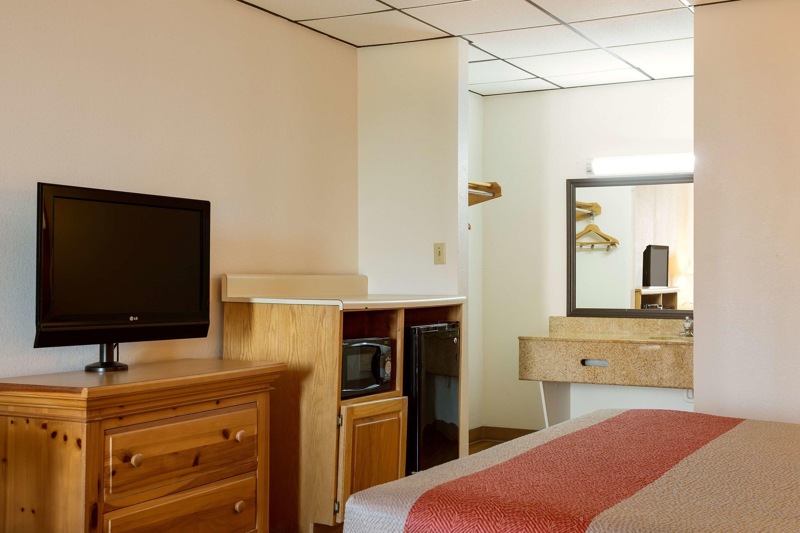 Motel 6 Clarksville TN — photo 5