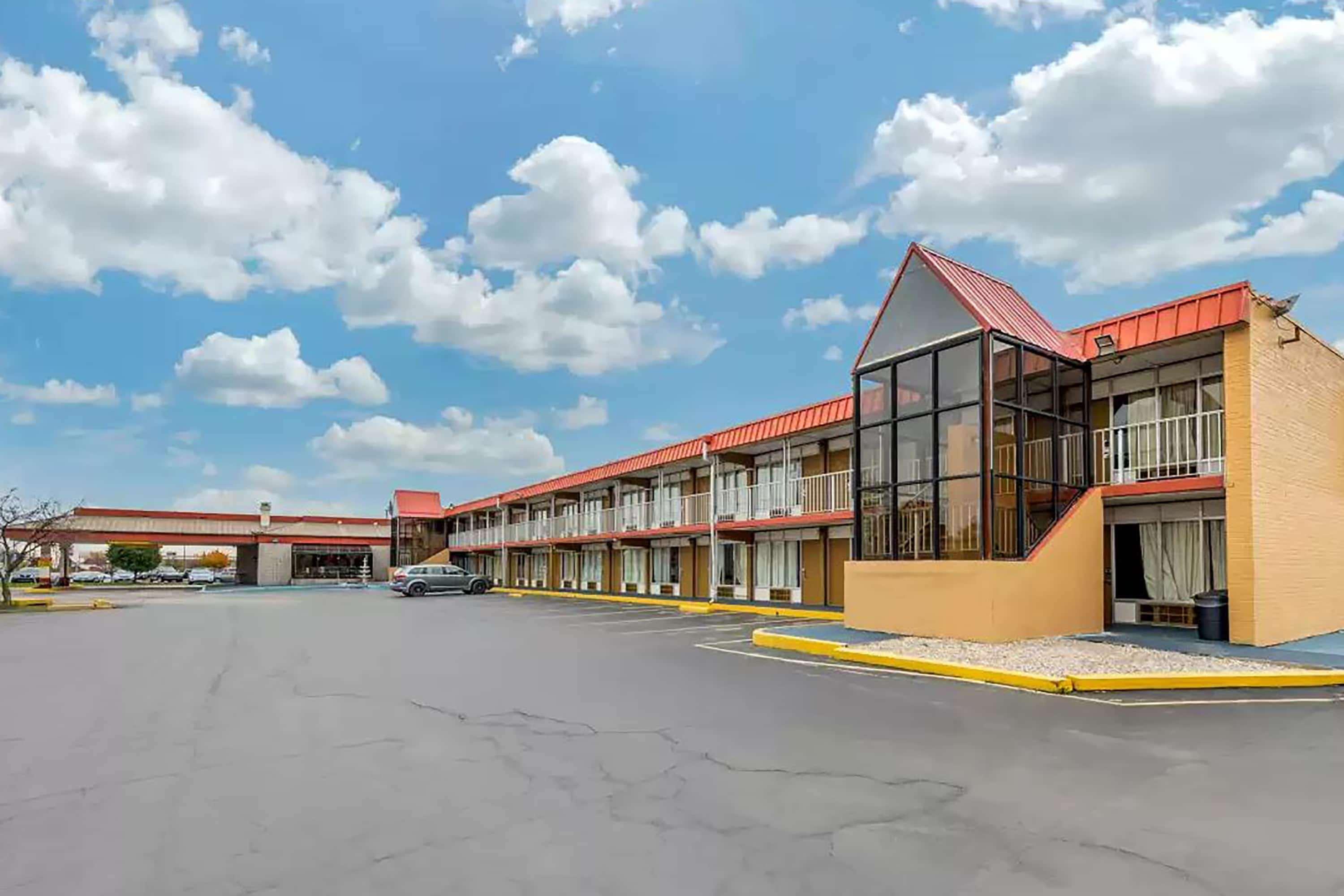 Super 8 by Wyndham Perrysburg — photo 4