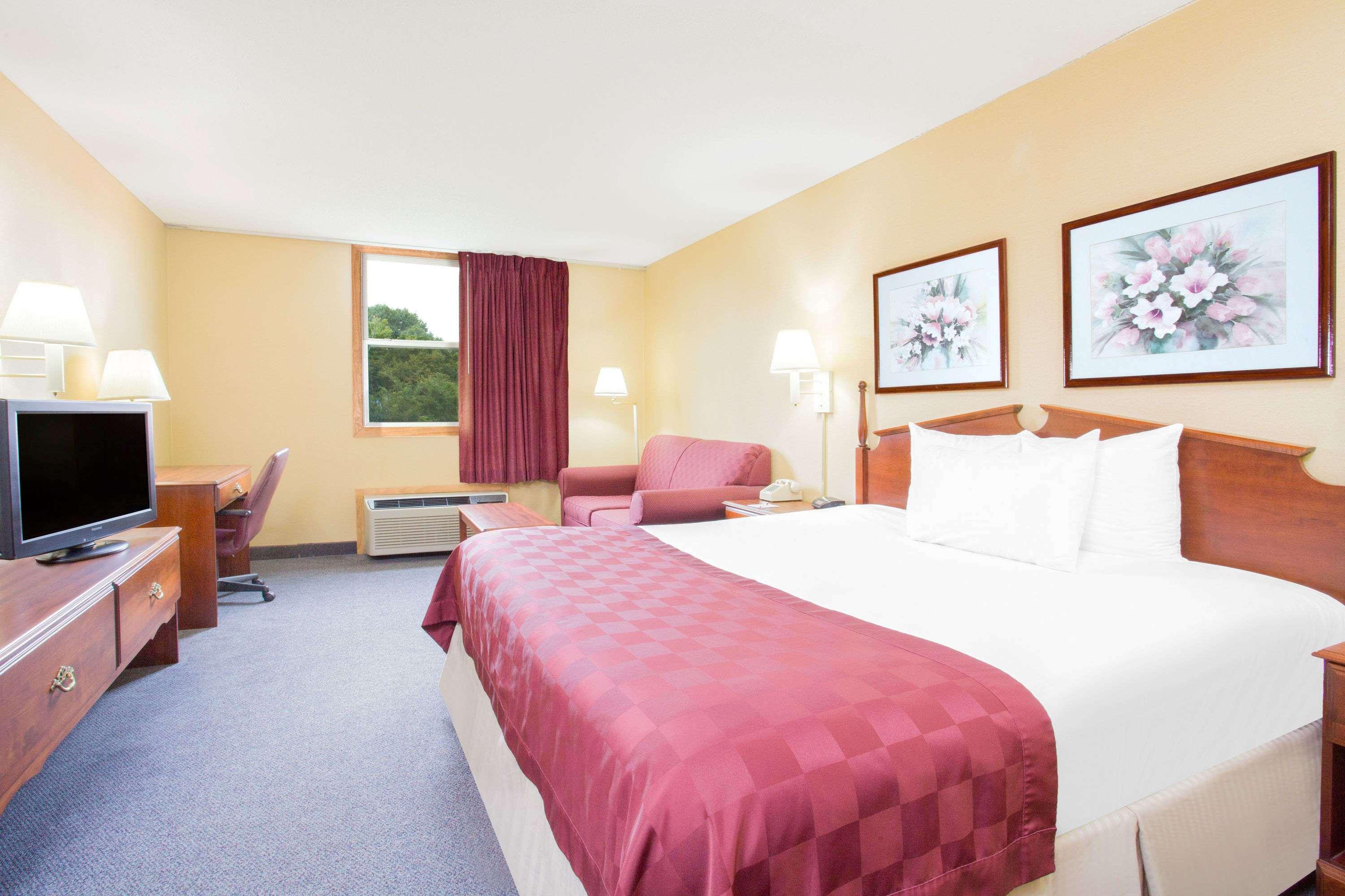 Ramada of Angola/Fremont, Indiana — photo 4
