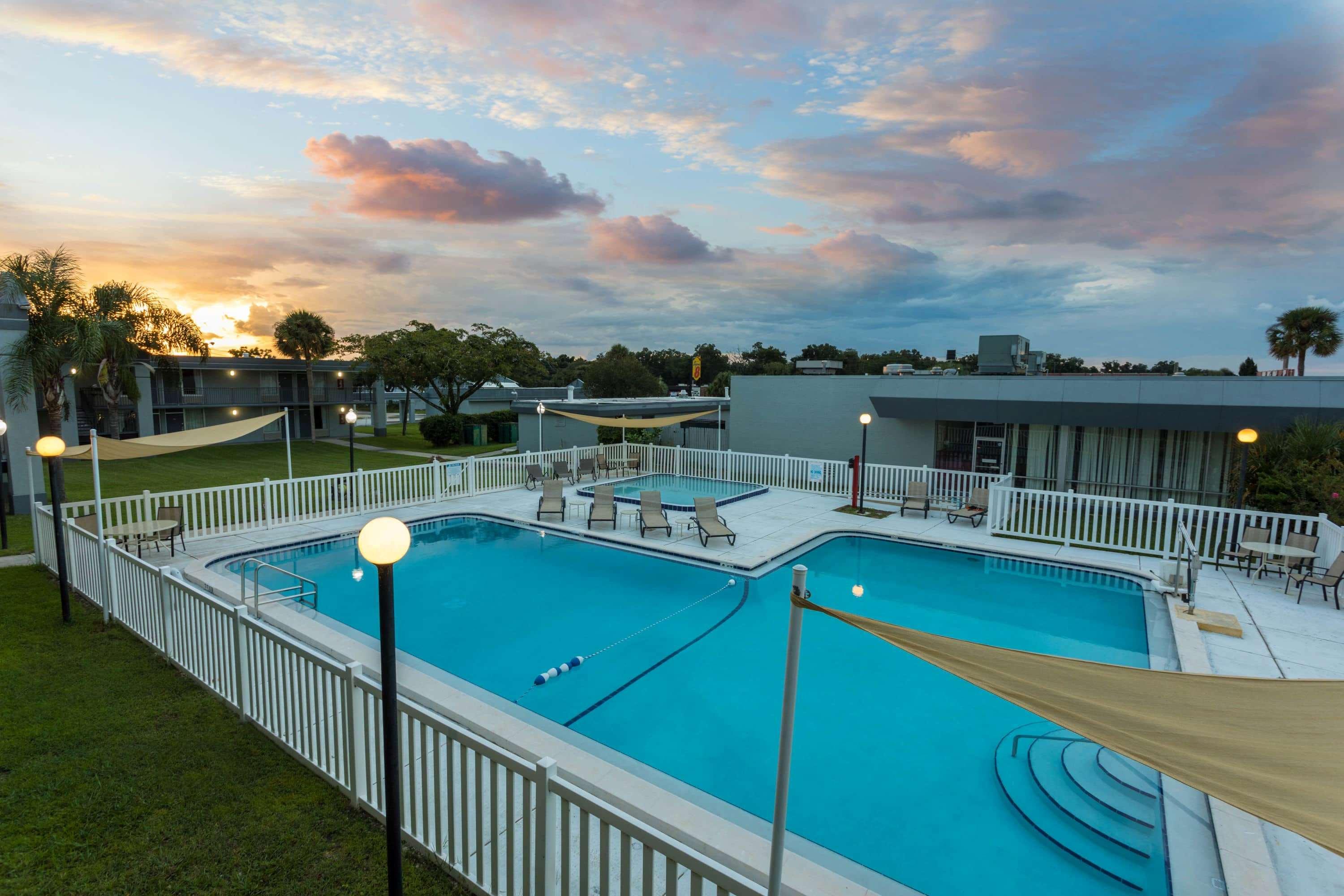 Super 8 by Wyndham Ocala I-75 — photo 3