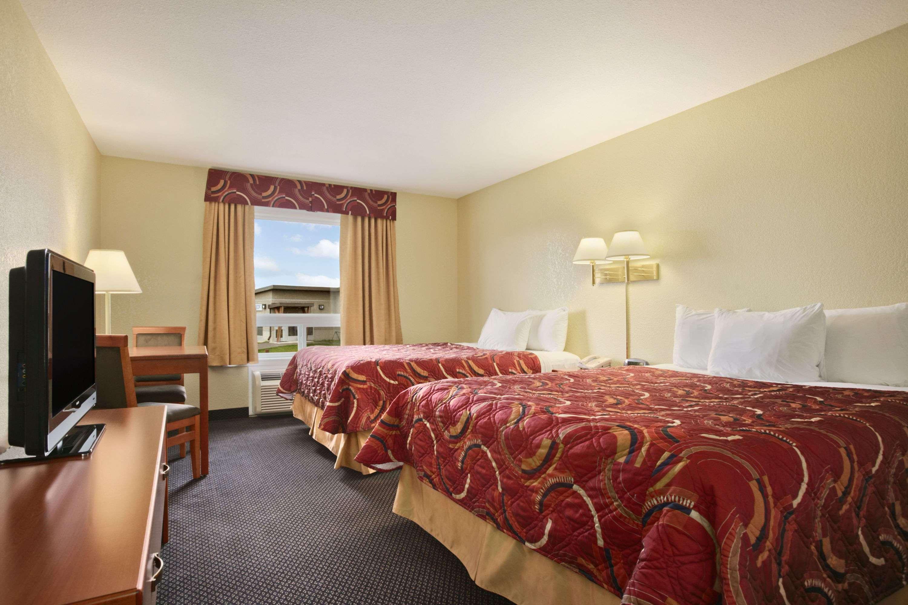 Days Inn & Suites Thompson — photo 3