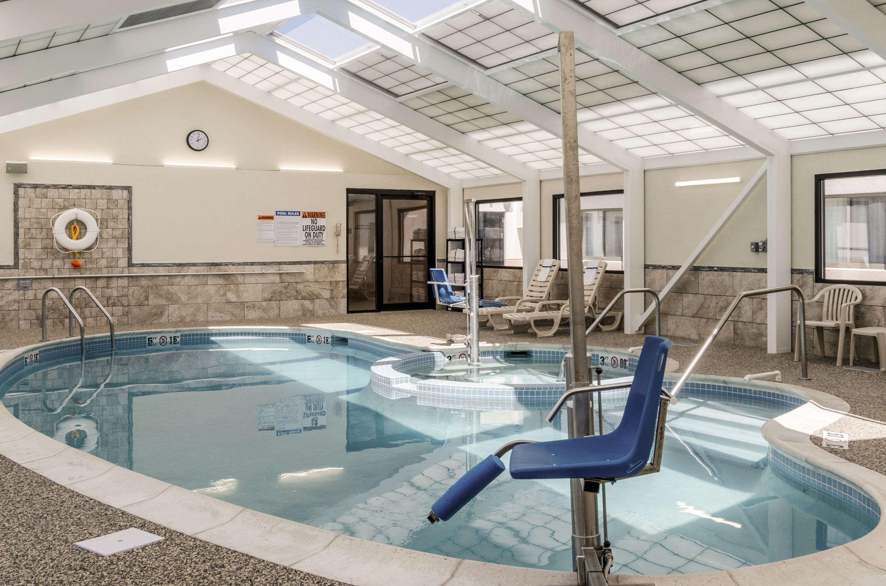 Comfort Inn & Suites — photo 5