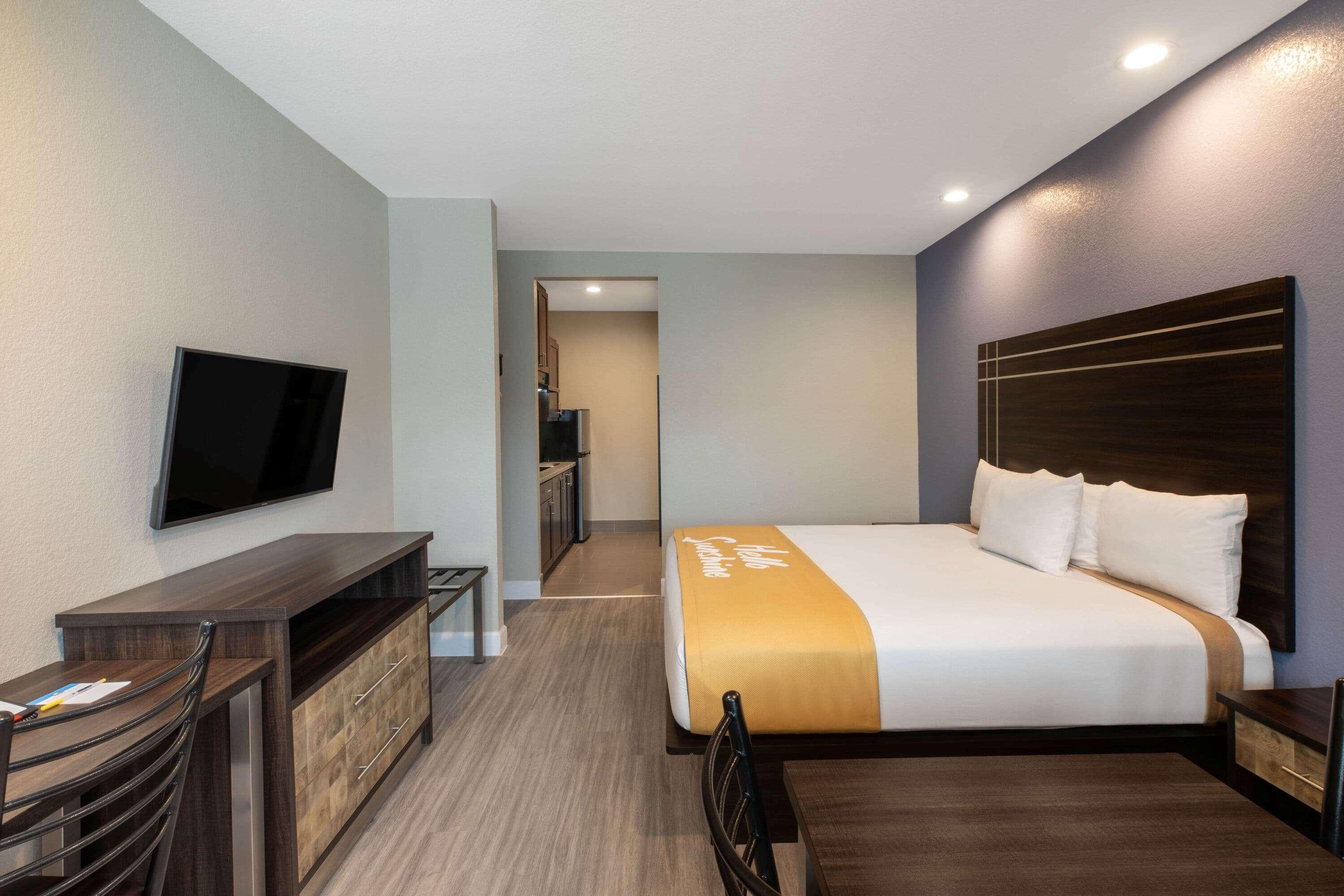 Days Inn and Suites by Wyndham La Porte — photo 4