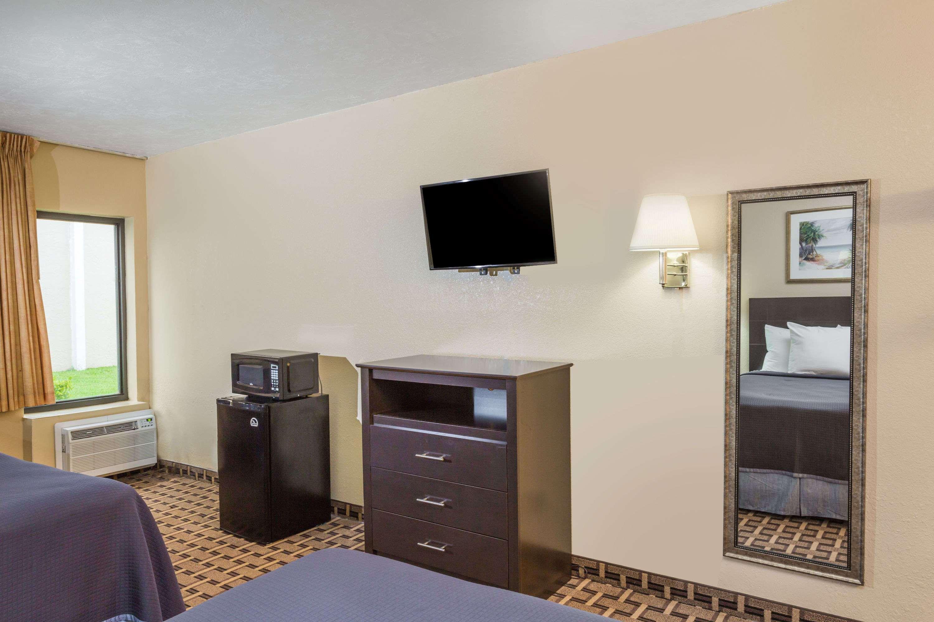 Travelodge Fort Myers — photo 5