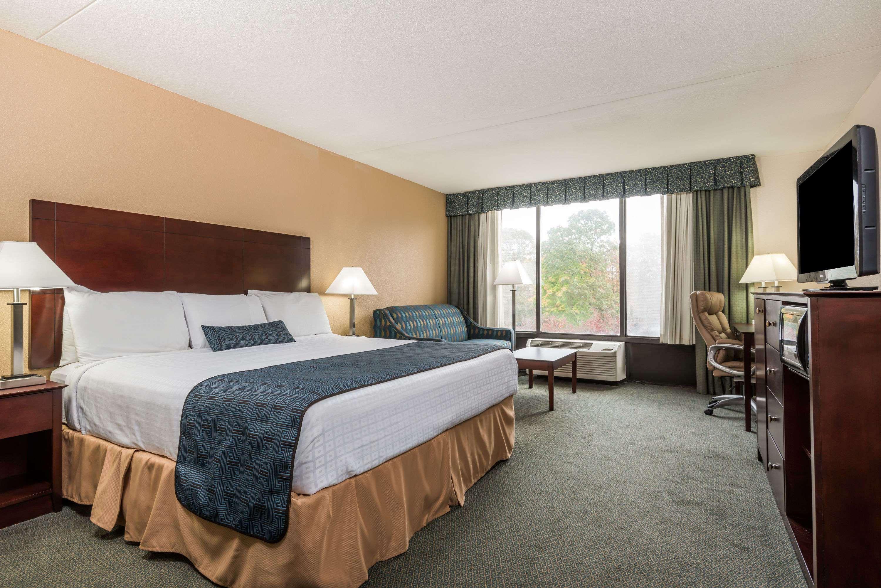 Wyndham Garden Williamsburg Busch Gardens Area — photo 5