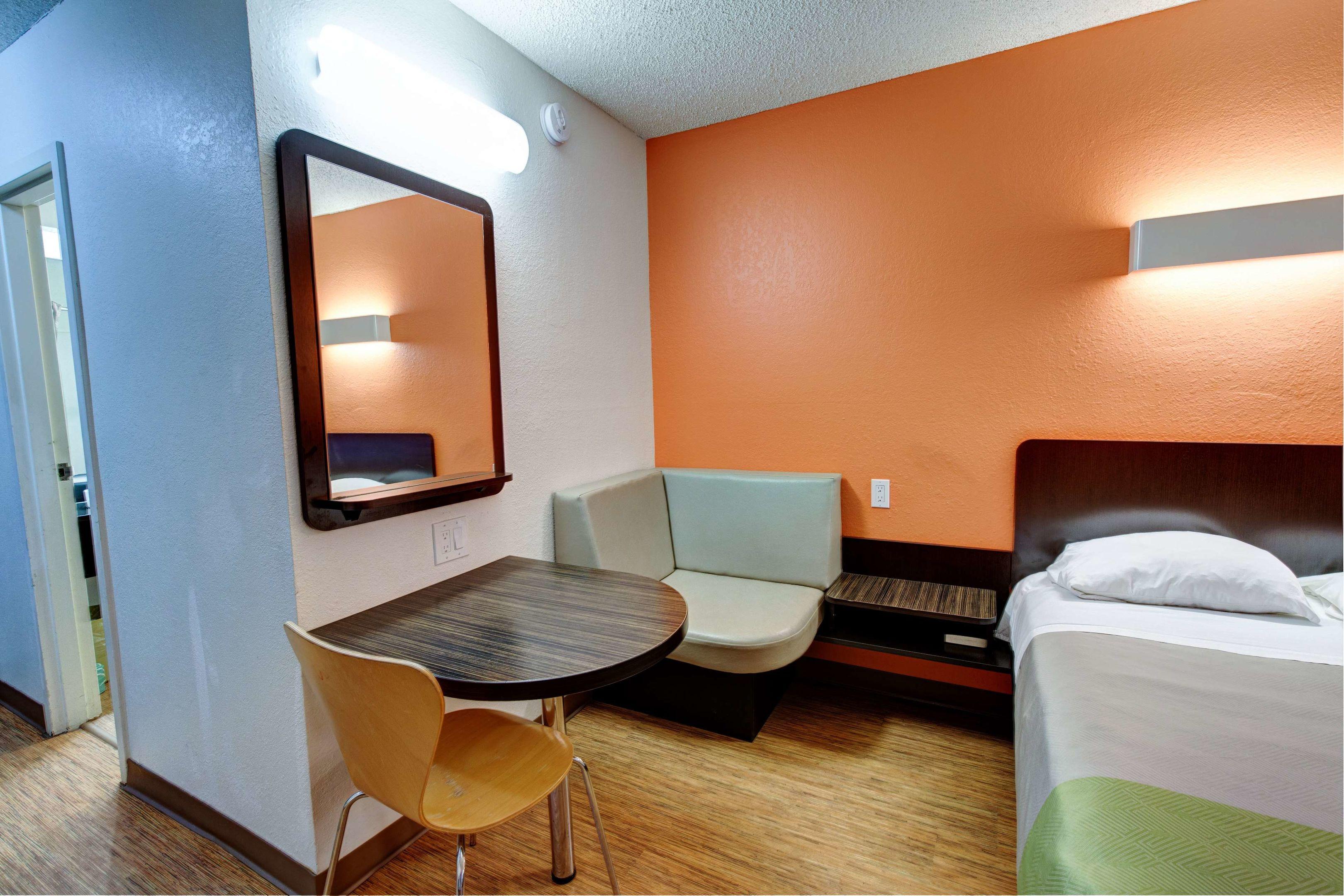 Motel 6 Houston-Hobby — photo 4