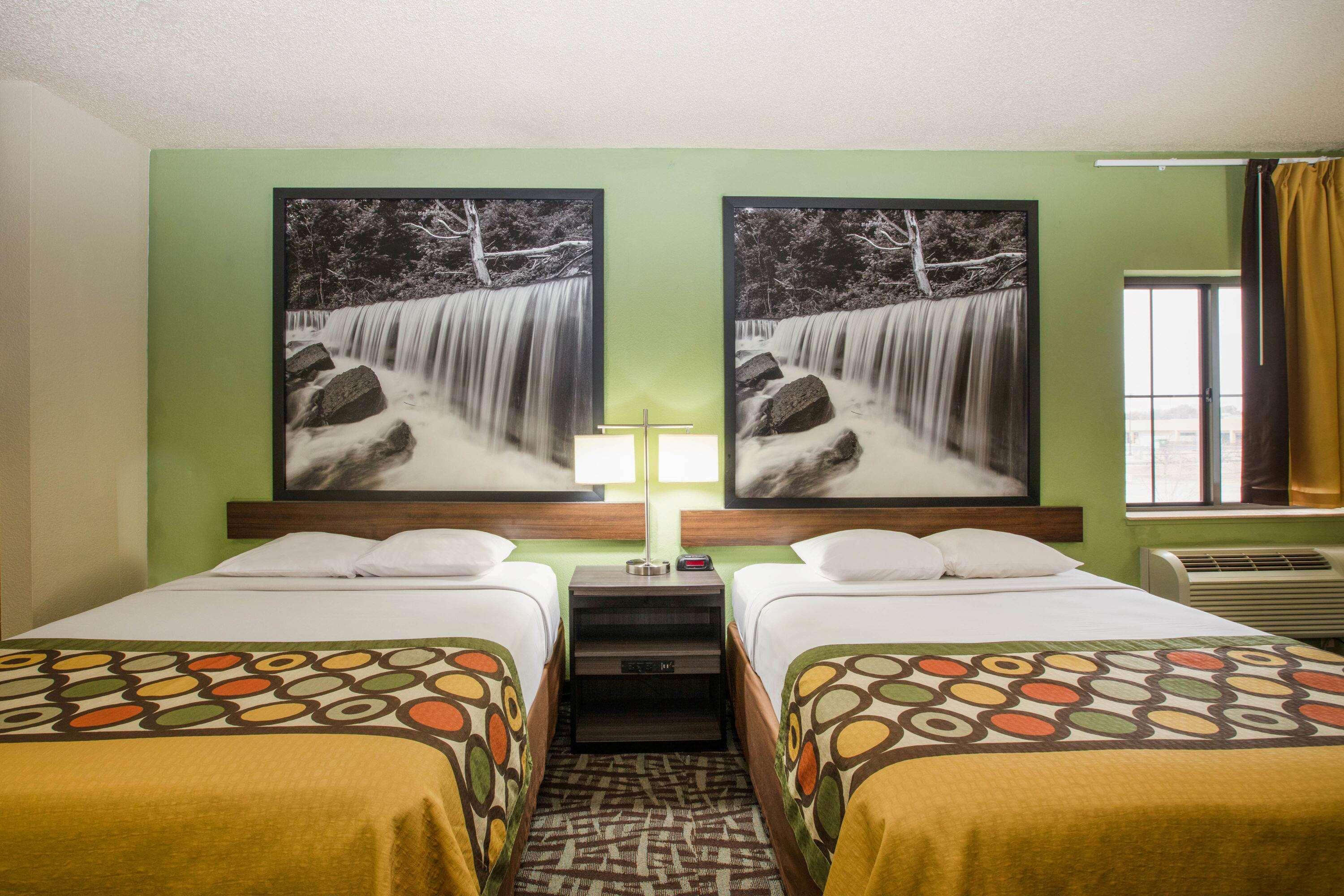Super 8 by Wyndham Wichita East — photo 4