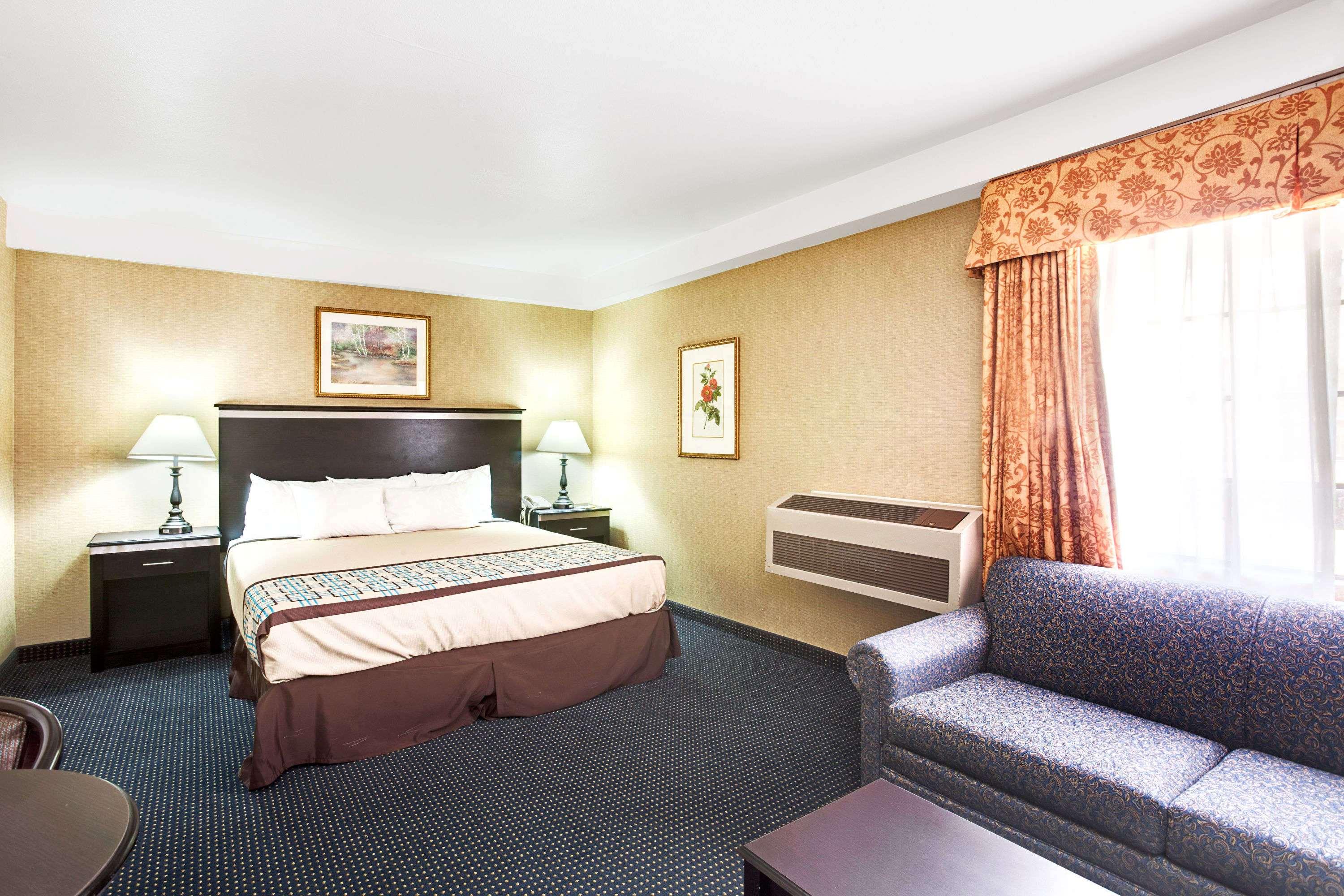 Days Inn & Suites Artesia — photo 5