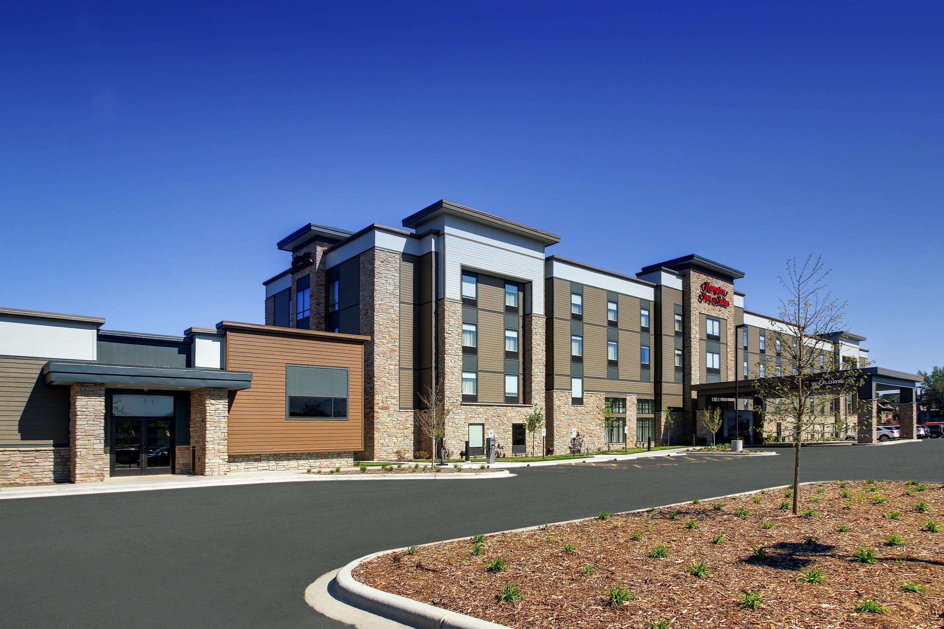 Hampton Inn & Suites Milwaukee West — photo 4