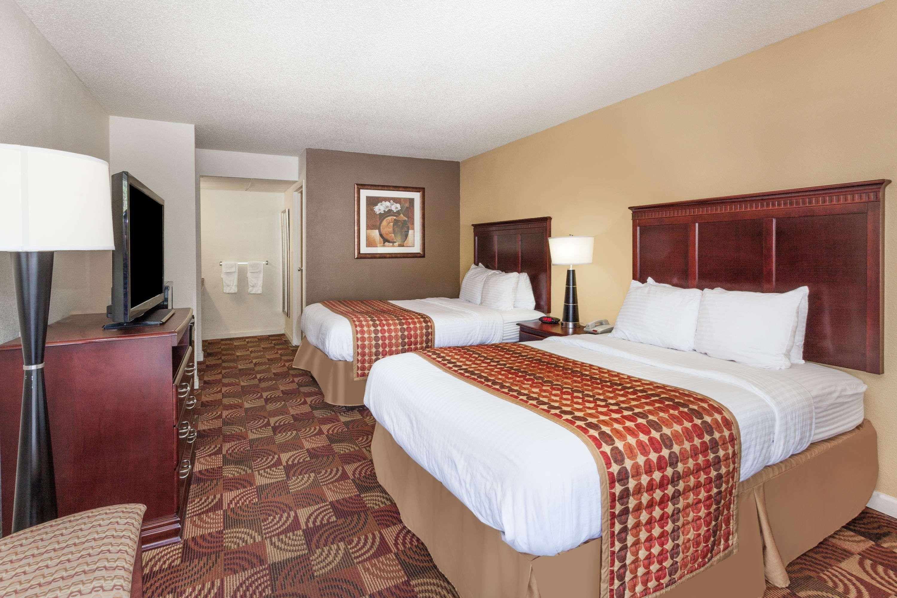 Baymont Inn & Suites Dalton — photo 4