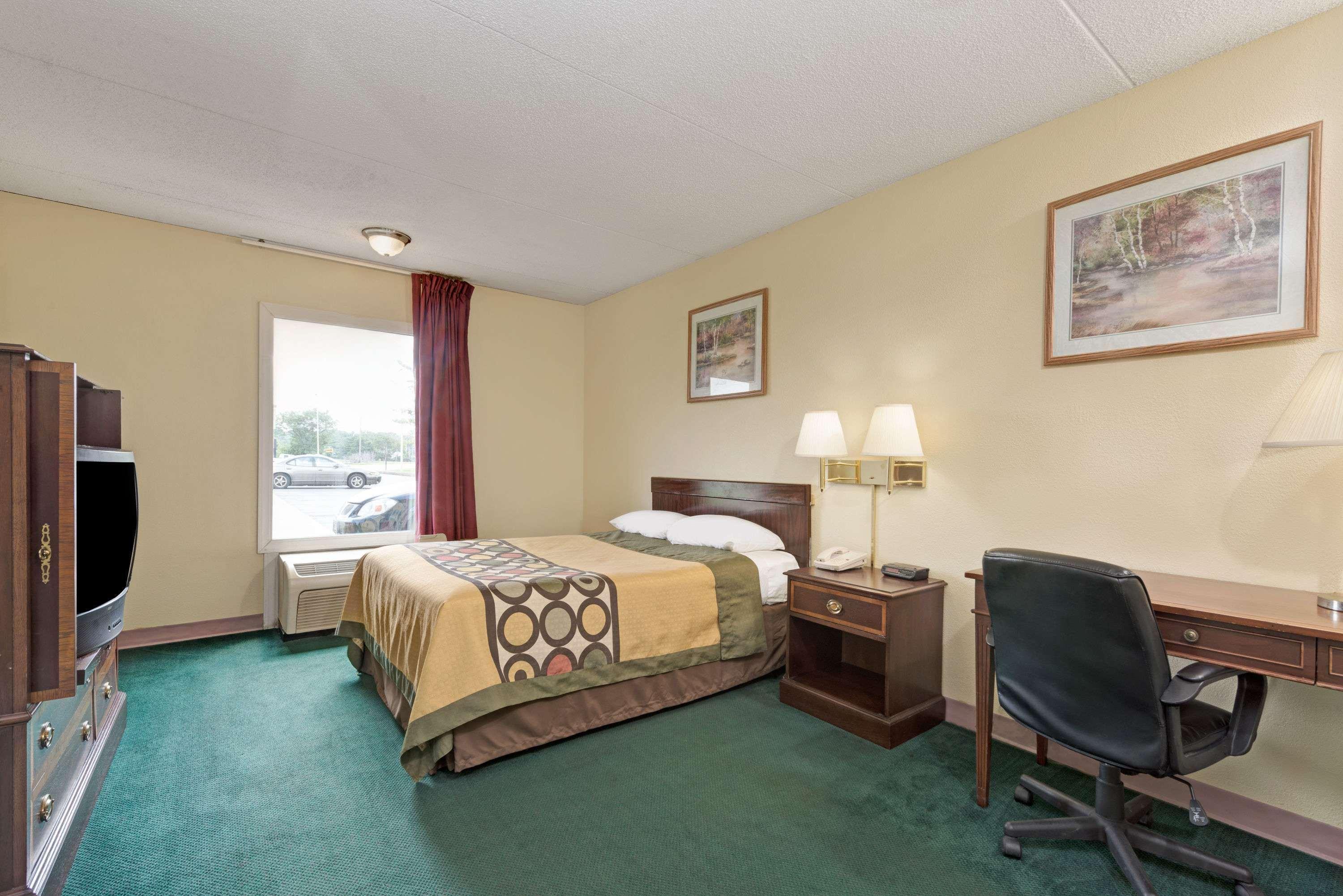 Super 8 by Wyndham Indianapolis South — photo 4