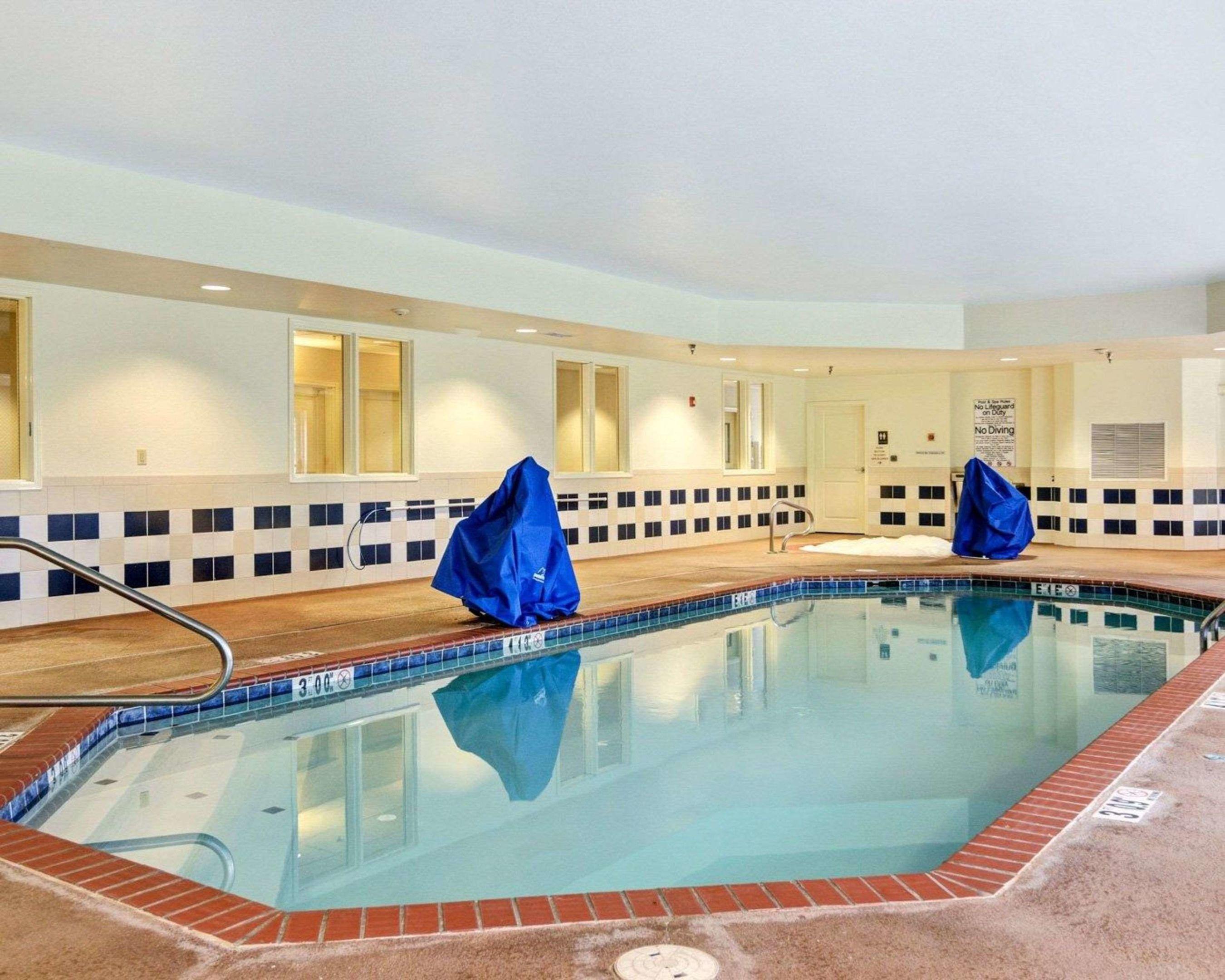 Comfort Suites — photo 5