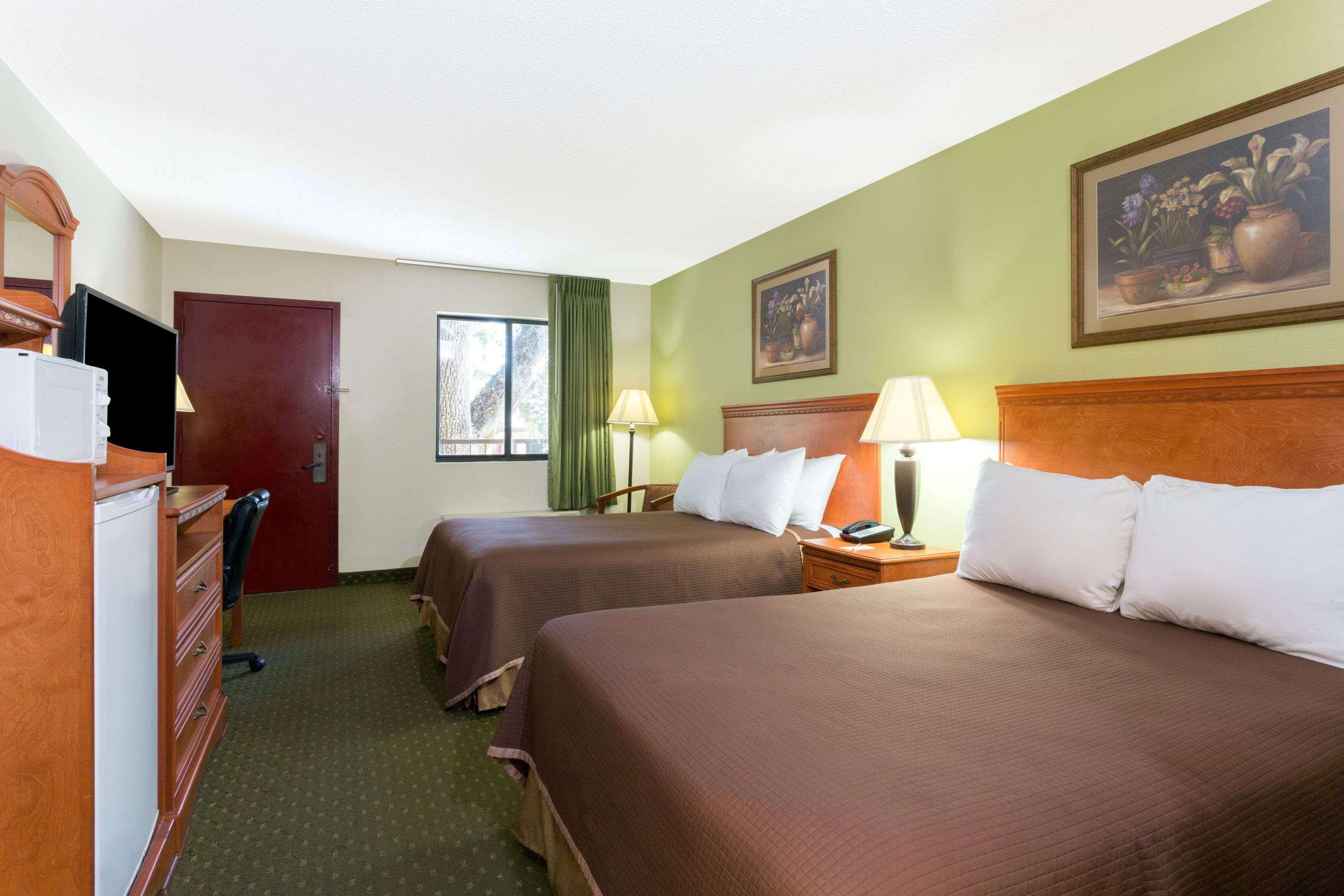 Howard Johnson Express Inn Tallahassee — photo 4