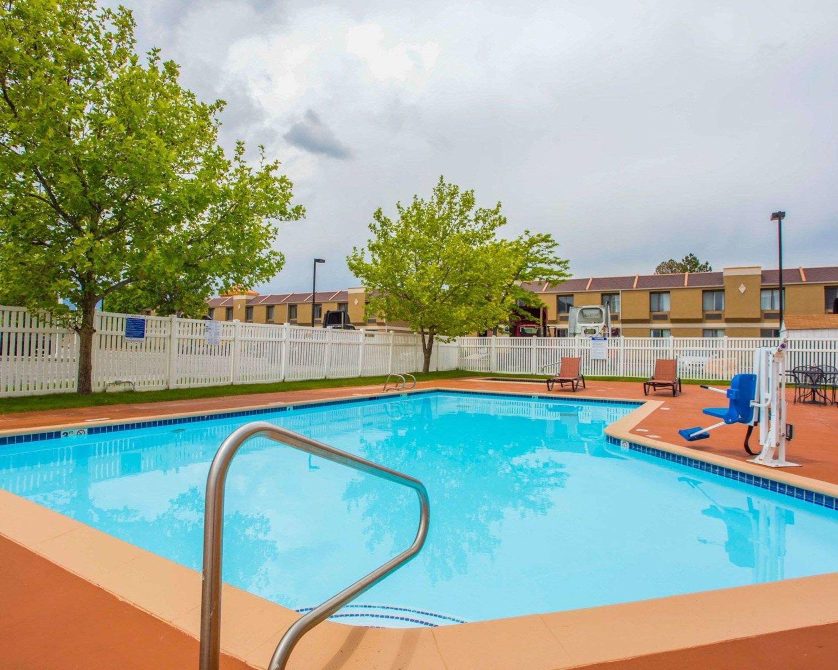 Quality Inn & Suites Airport West — photo 5
