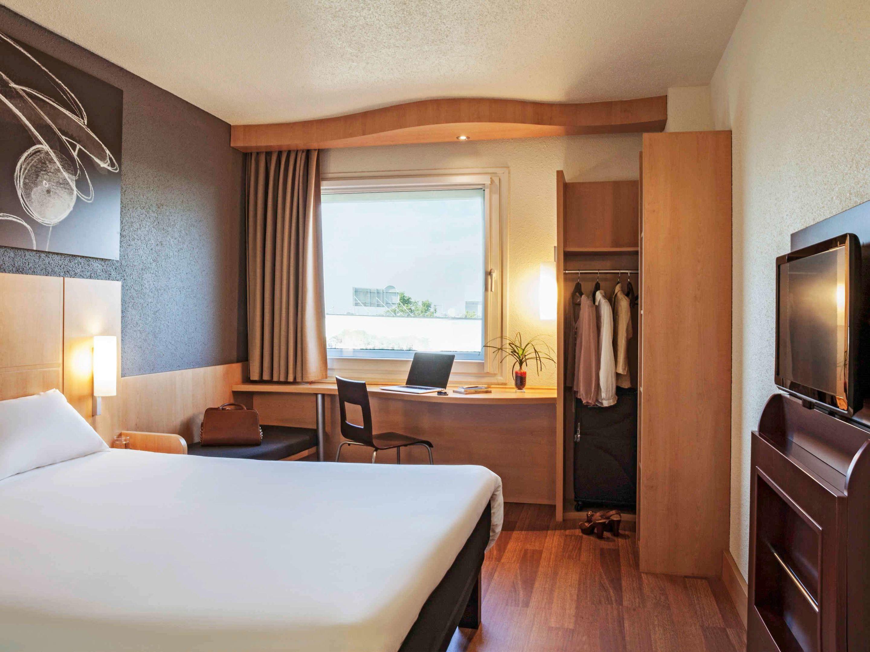 ibis Barcelona Cornella — photo 4