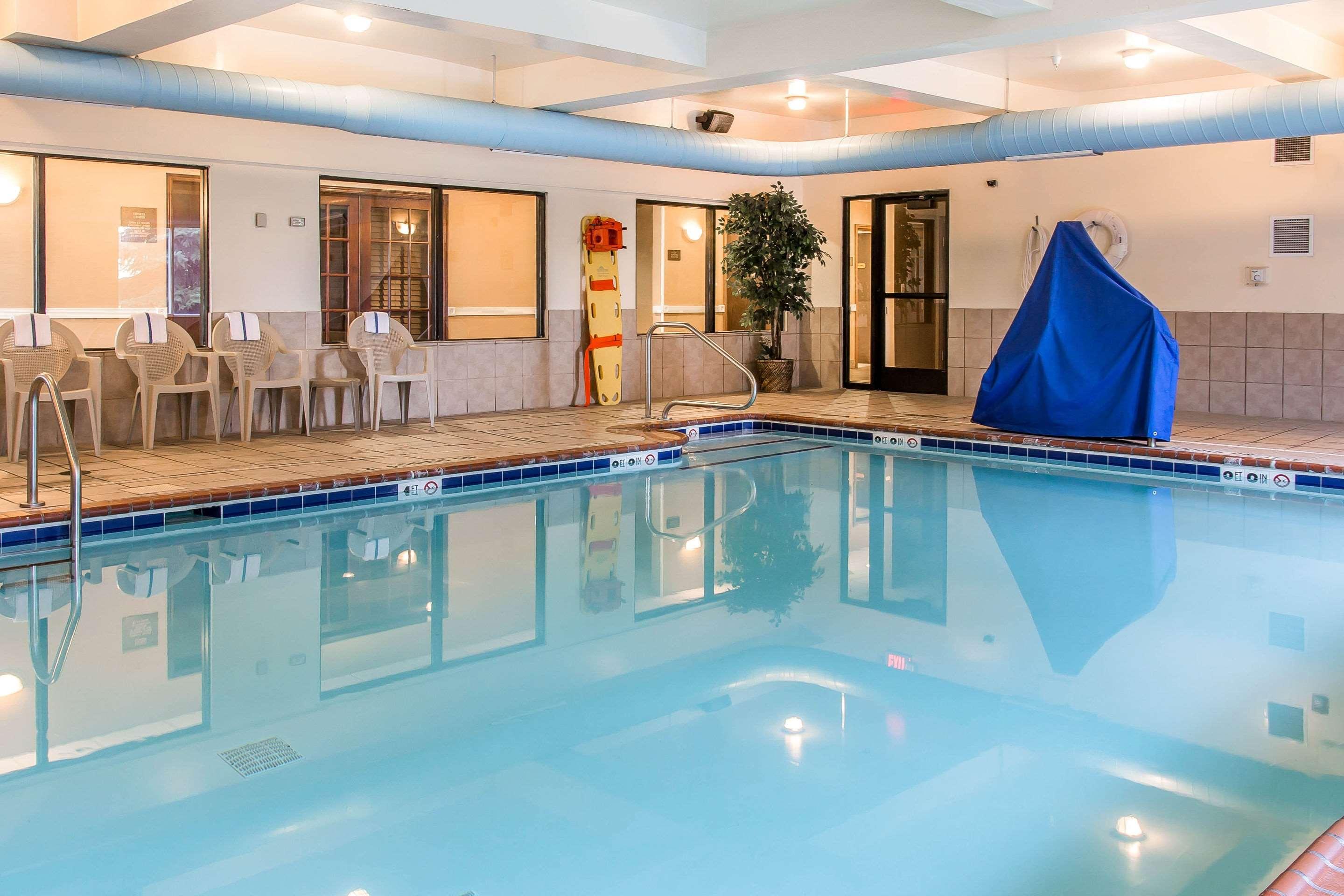 Comfort Suites — photo 4